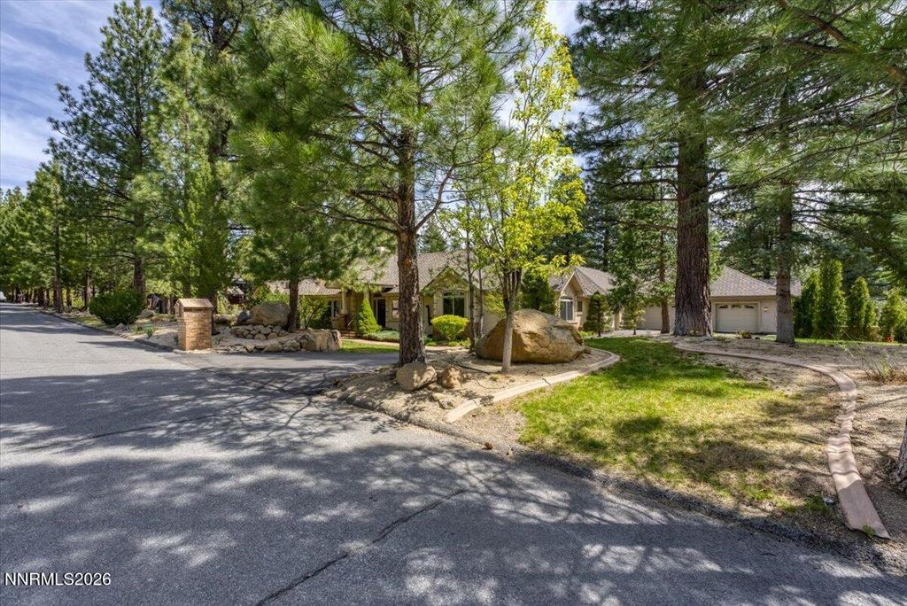 Photo of 16470 Snow Flower Drive, Reno, NV 89511 (MLS # 260005078)