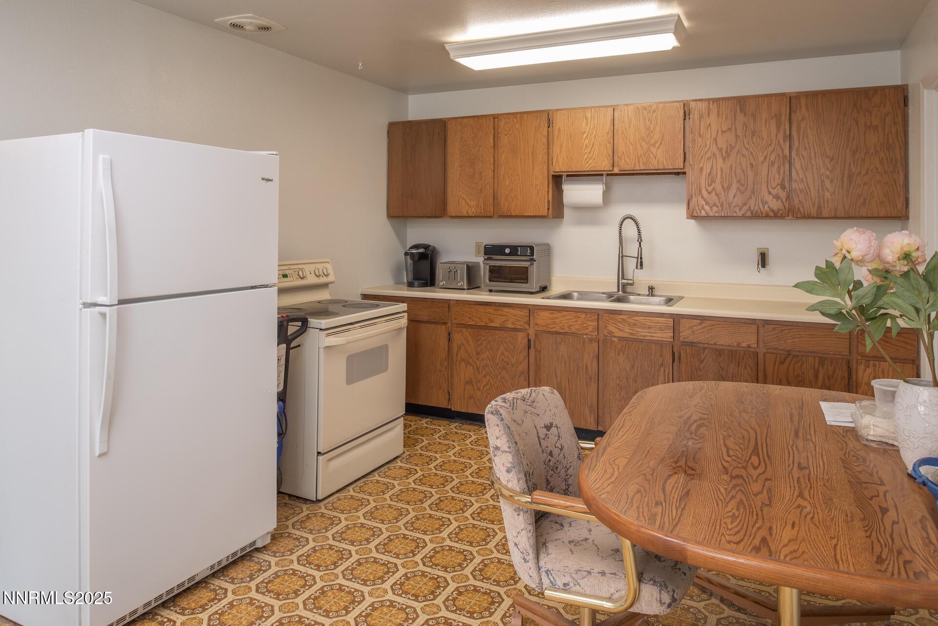 1241WNewlandsDrHIGHRES15