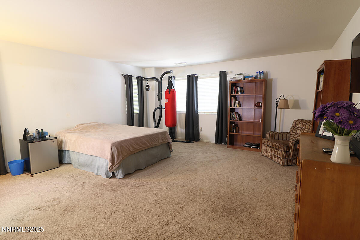 12 master bedroom 01