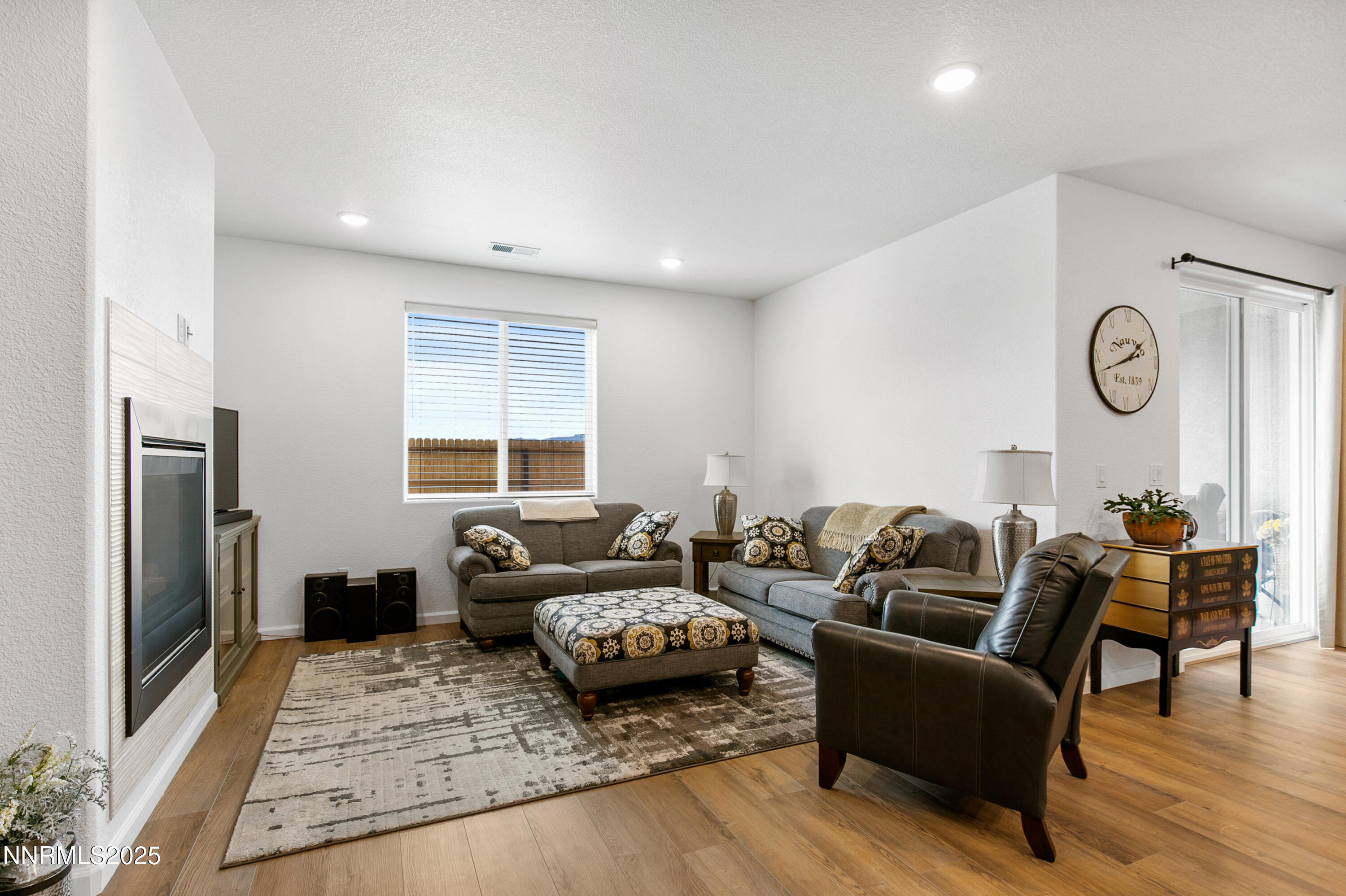 09-3274 Eleanor Wy-18