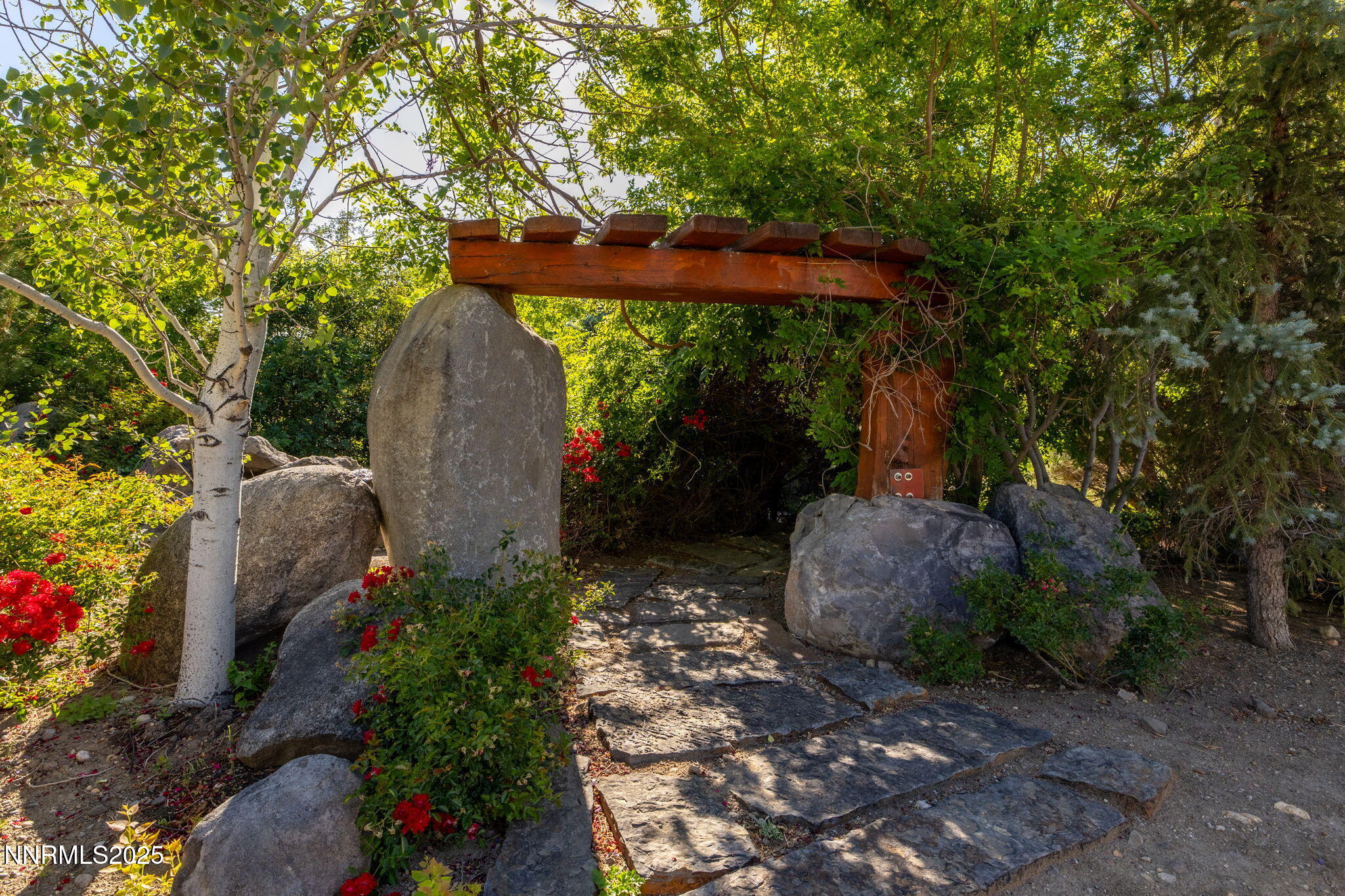 26-web-or-mls-2680 Olive Pl-10