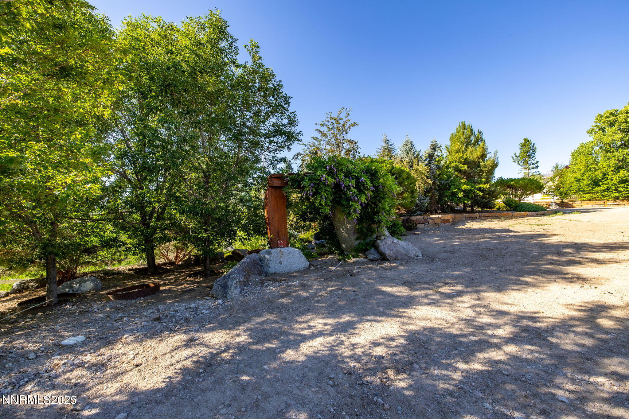 32-web-or-mls-2680 Olive Pl-17