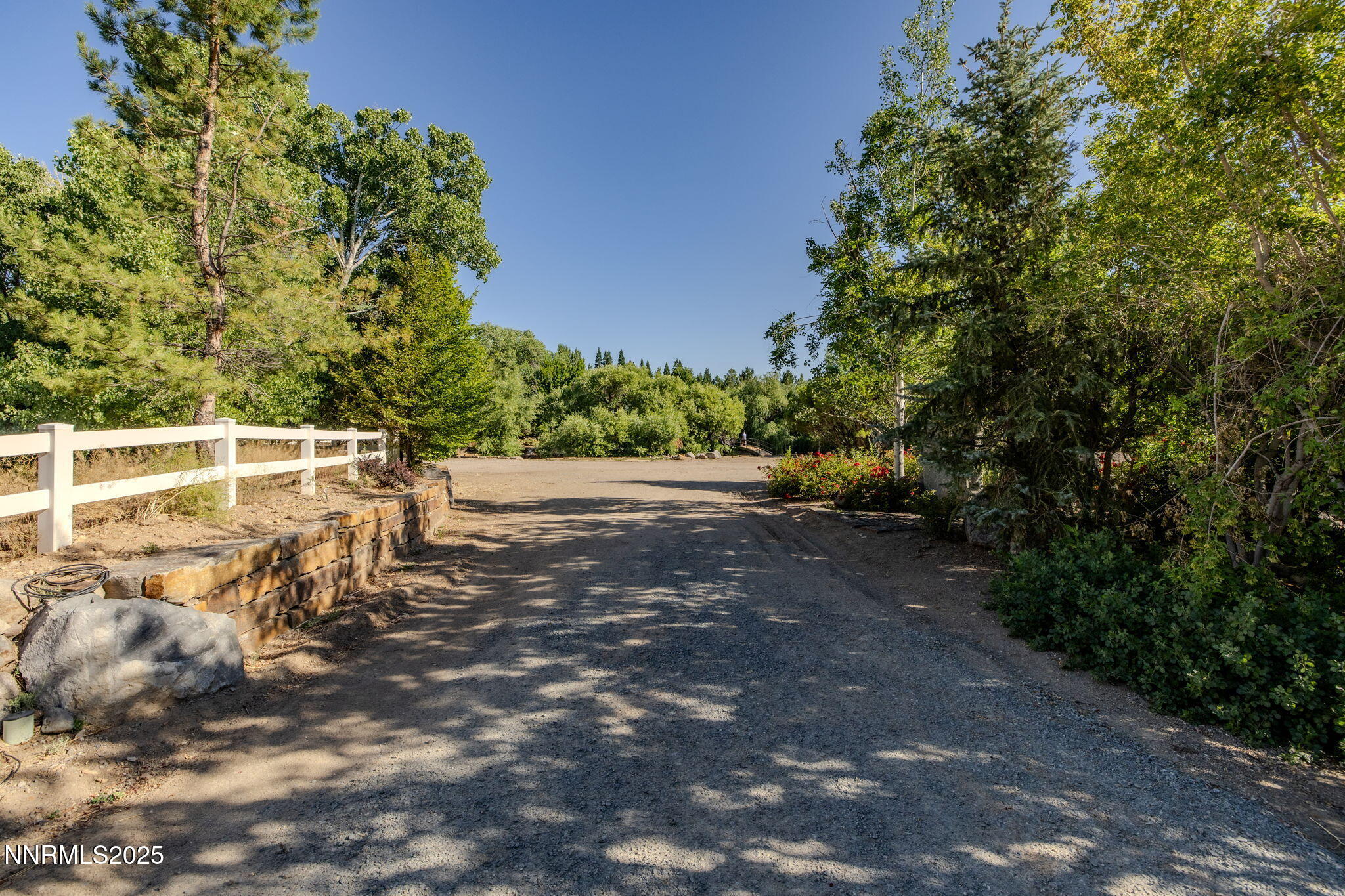 40-web-or-mls-2680 Olive Pl-23