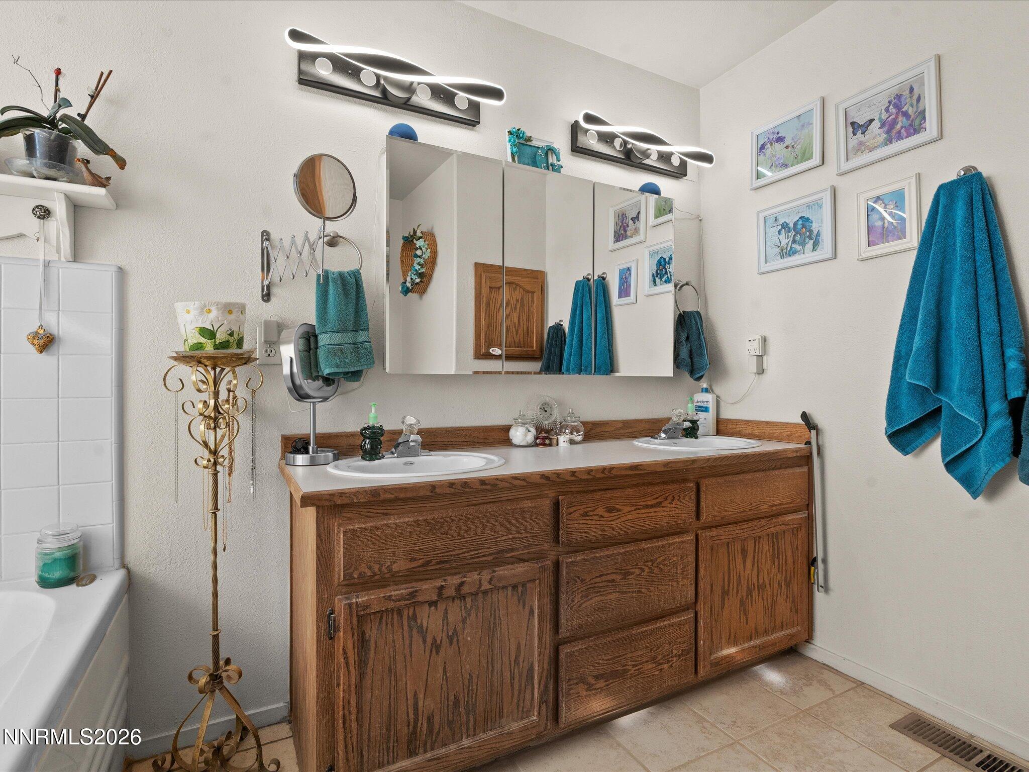 24-900 Madison Creek Dr-123