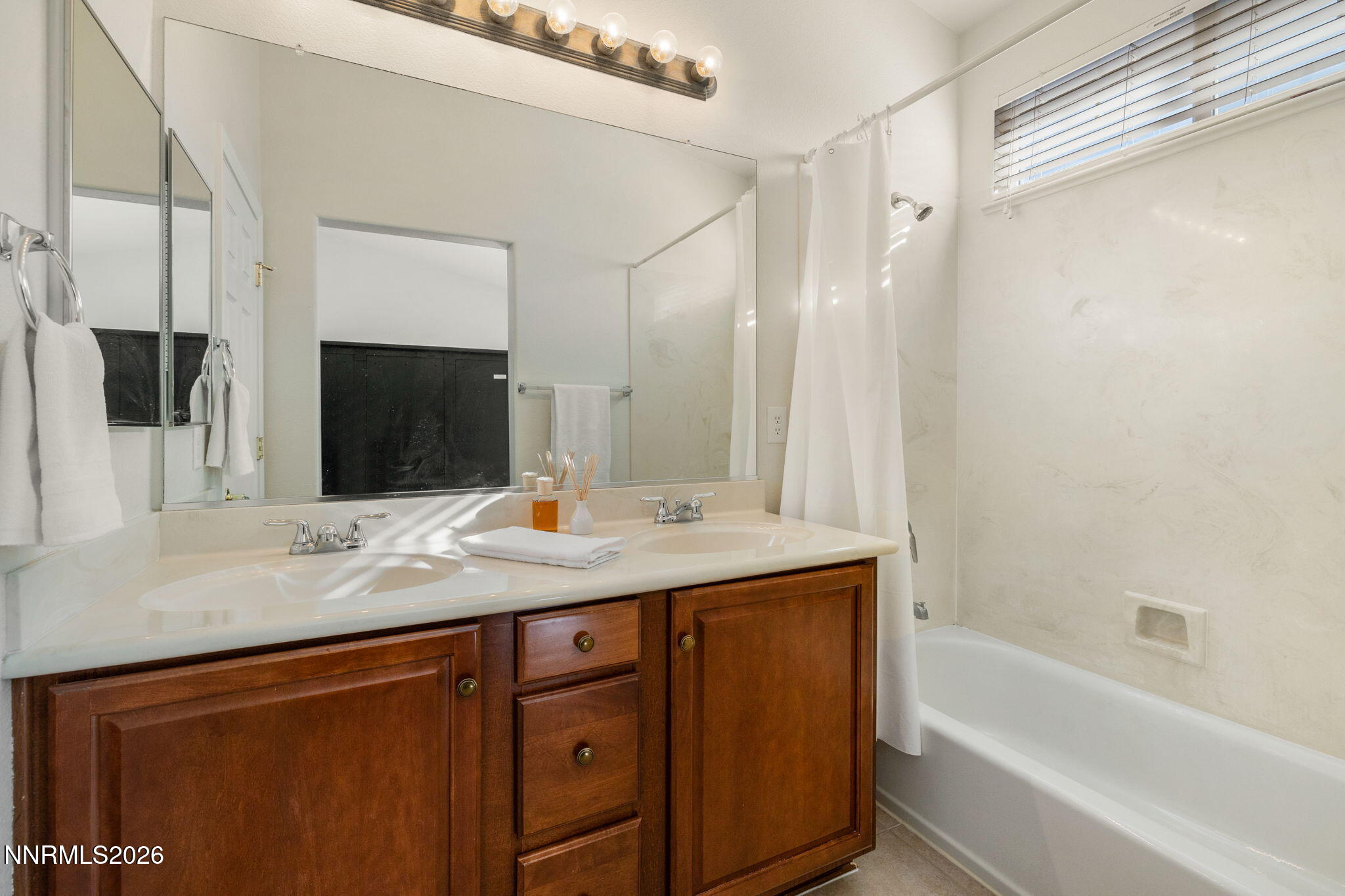 13-web-or-mls-8936 Finnsech Dr-14