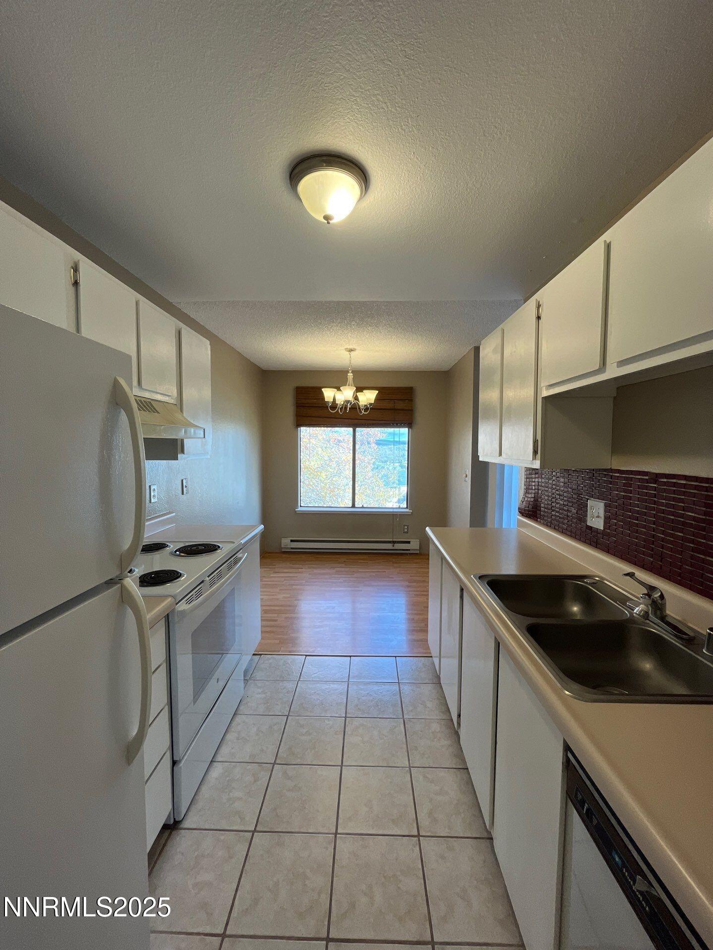 Leonesio kitchen dining room