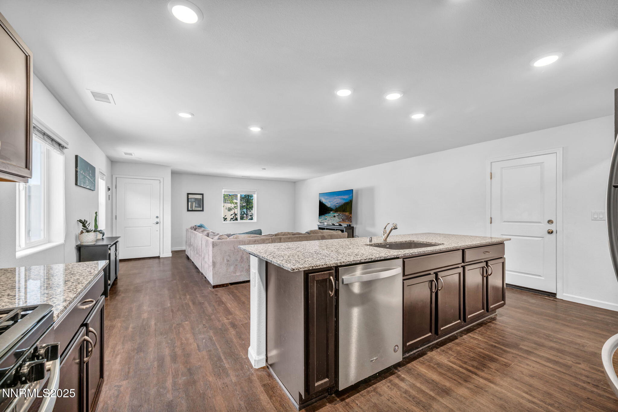 29-web-or-mls-638-osino-dr