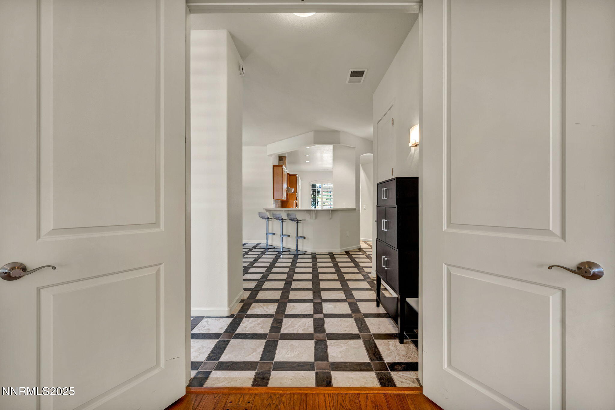 19-web-or-mls-2900-wilbur-may-pkwy-2801