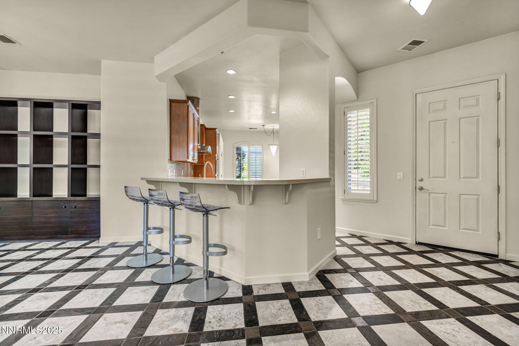 9-web-or-mls-2900-wilbur-may-pkwy-2801