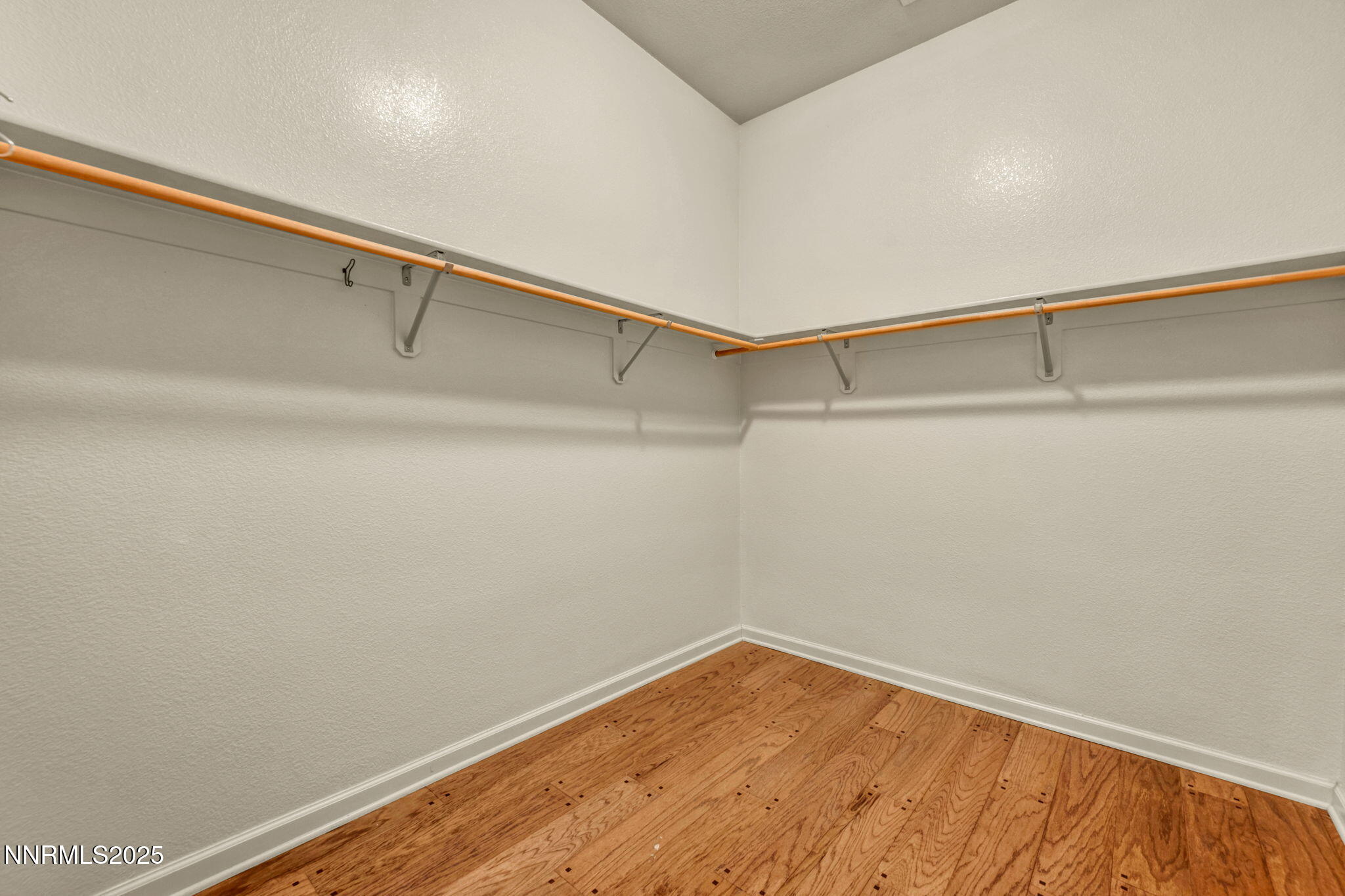 25-web-or-mls-2900-wilbur-may-pkwy-2801