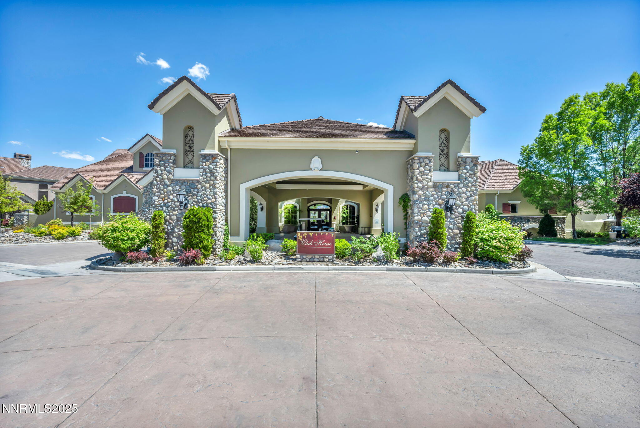 67-web-or-mls-2900-wilbur-may-pkwy-2801