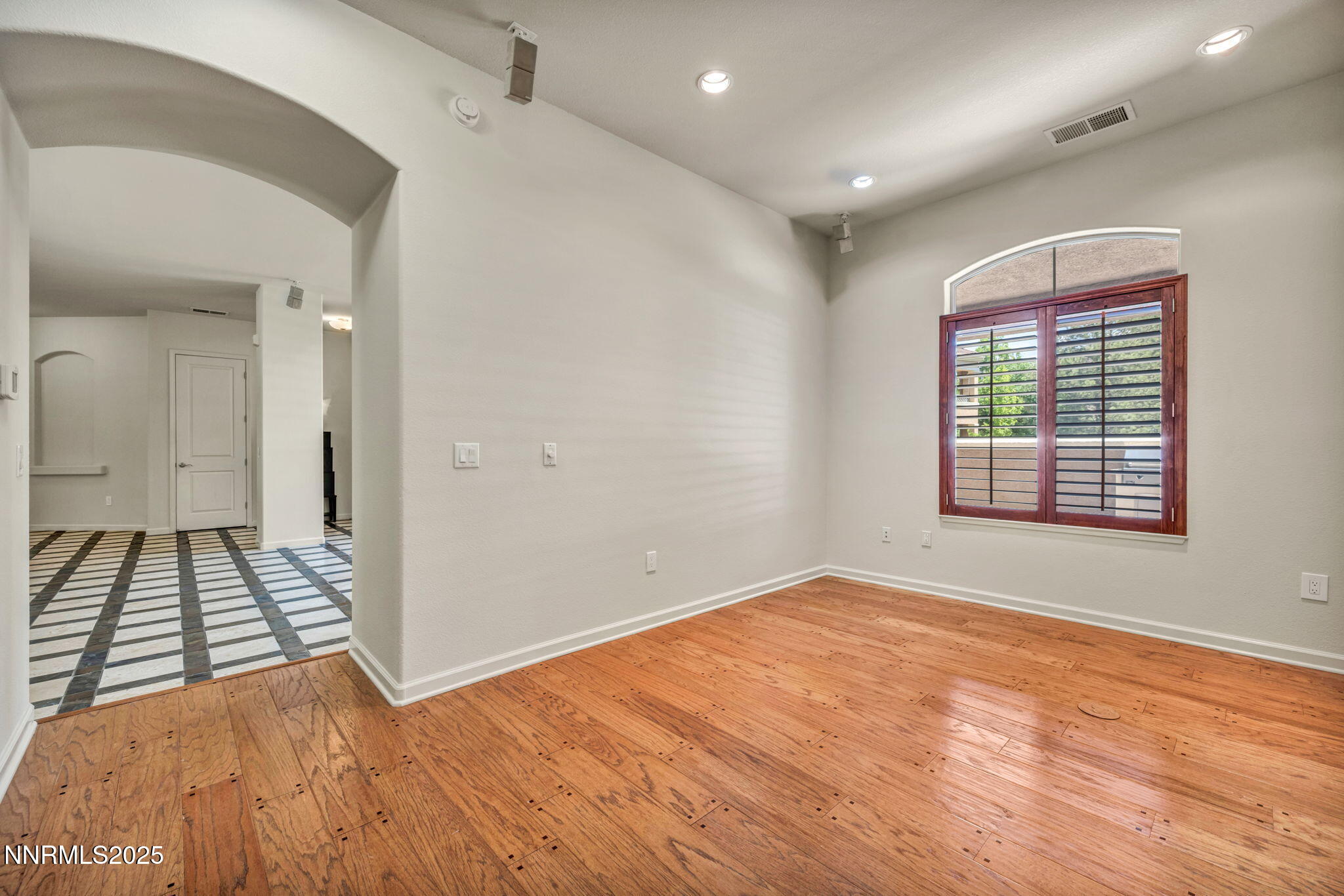 57-web-or-mls-2900-wilbur-may-pkwy-2801