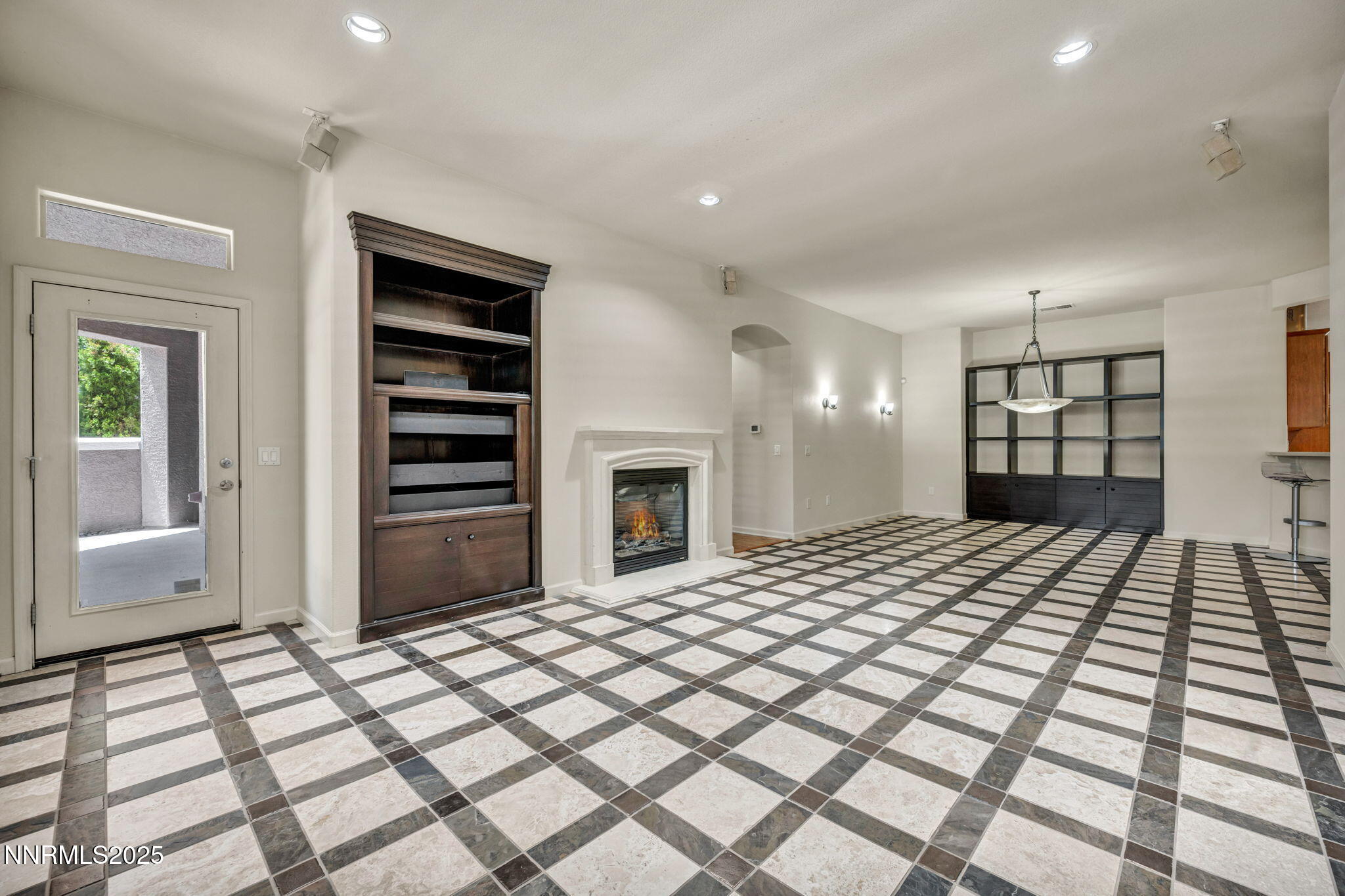 12-web-or-mls-2900-wilbur-may-pkwy-2801