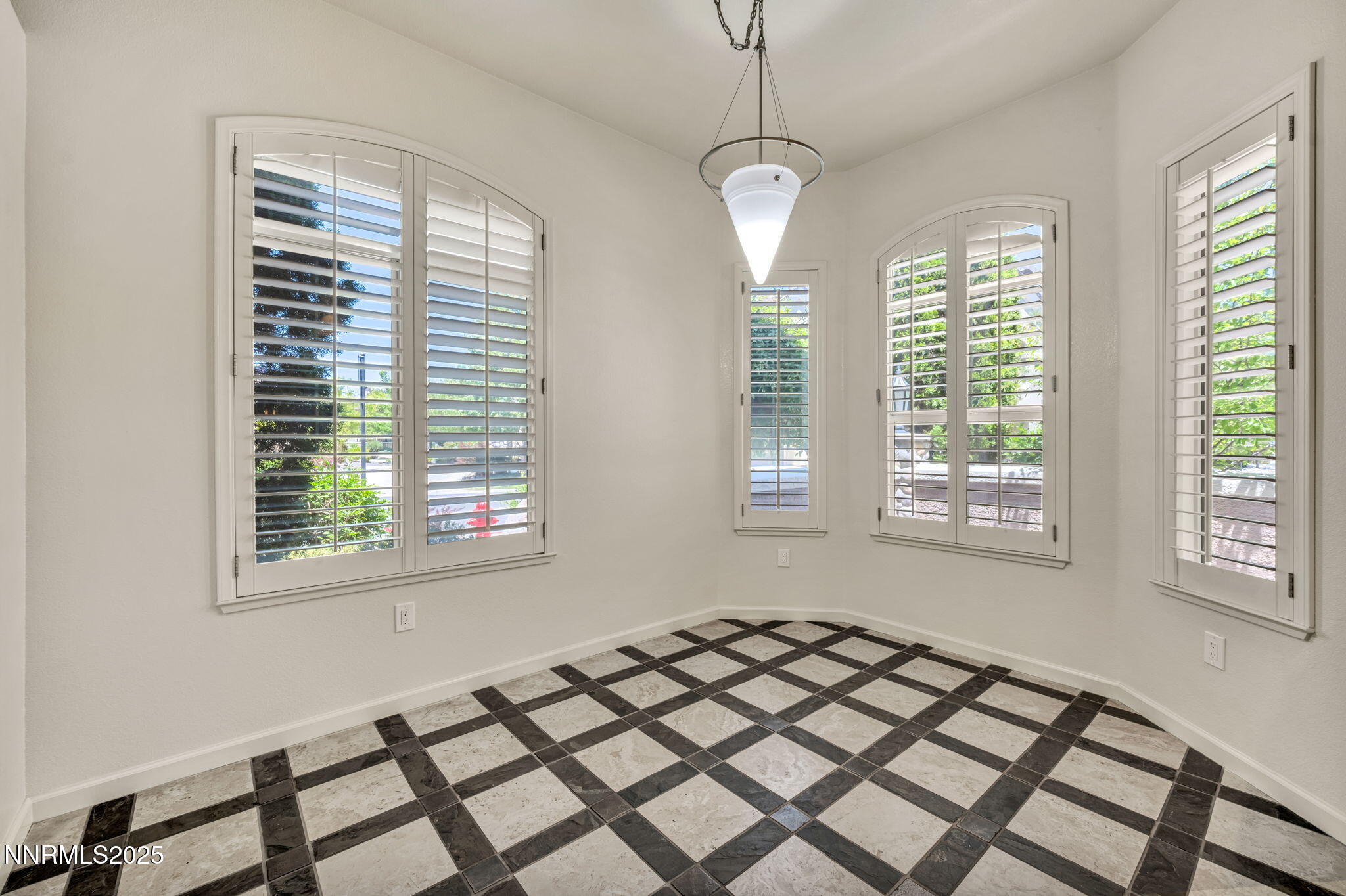 5-web-or-mls-2900-wilbur-may-pkwy-2801