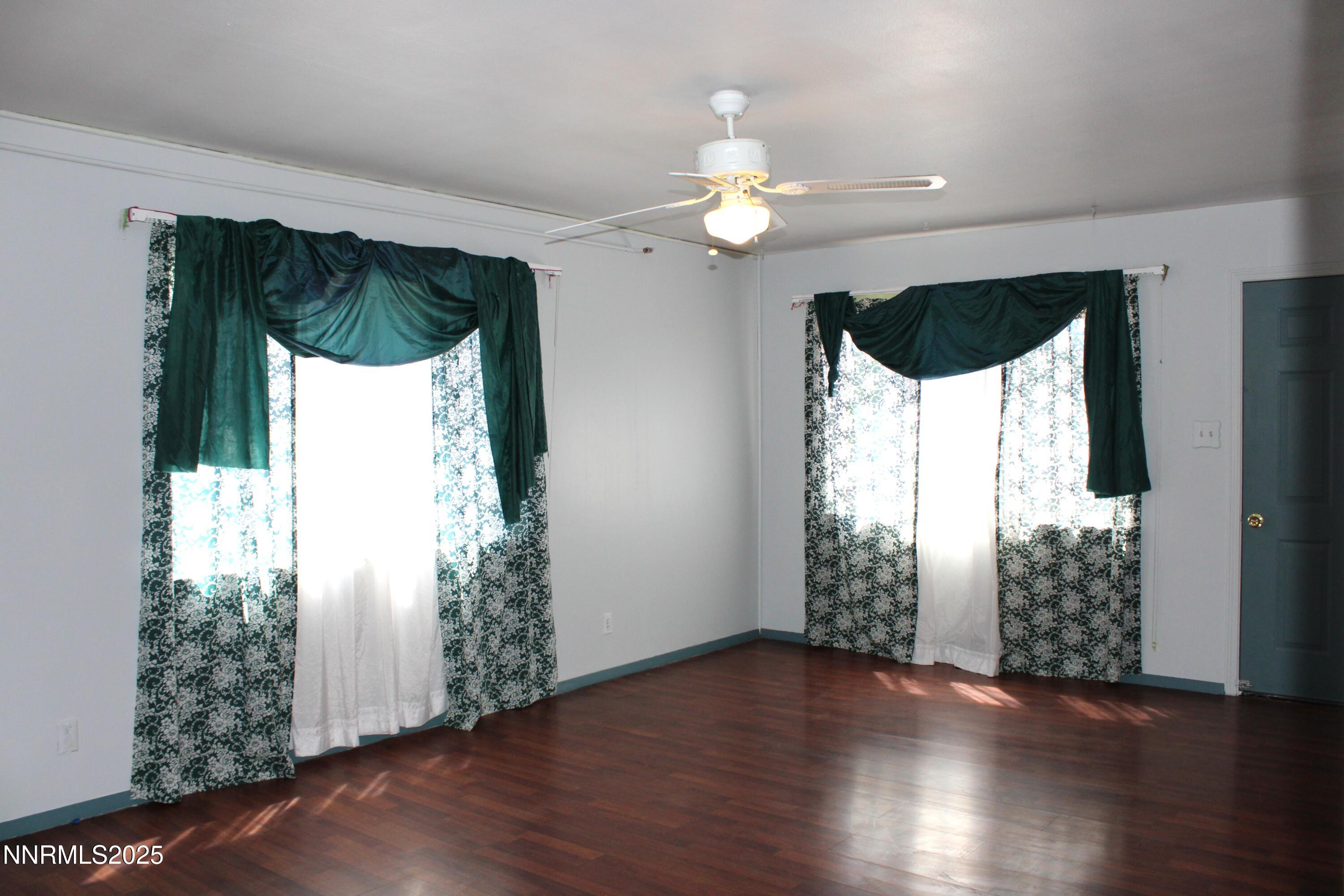 1885 Castle Way Living Room