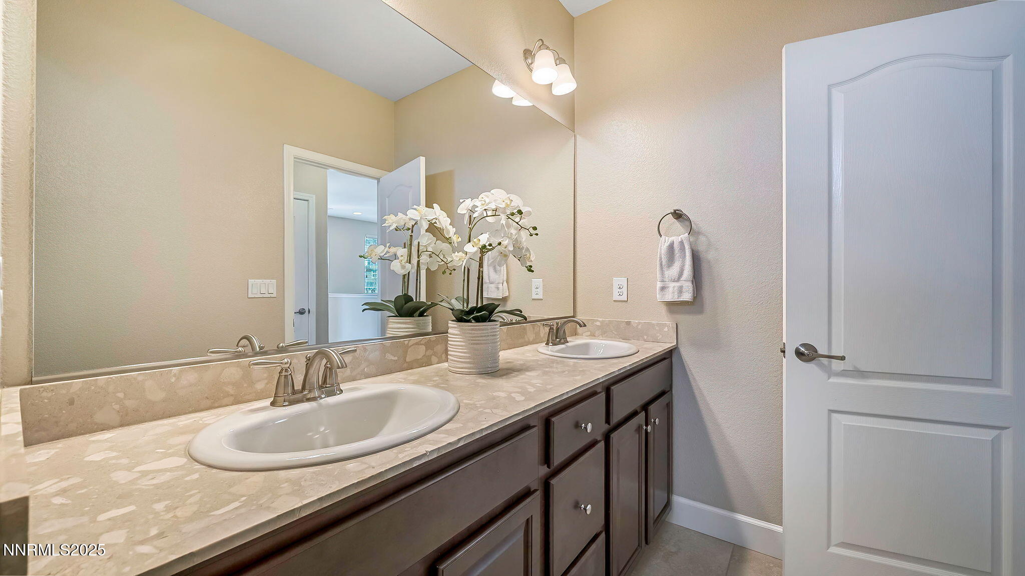 30-DSC08323_4_5_7-Edit