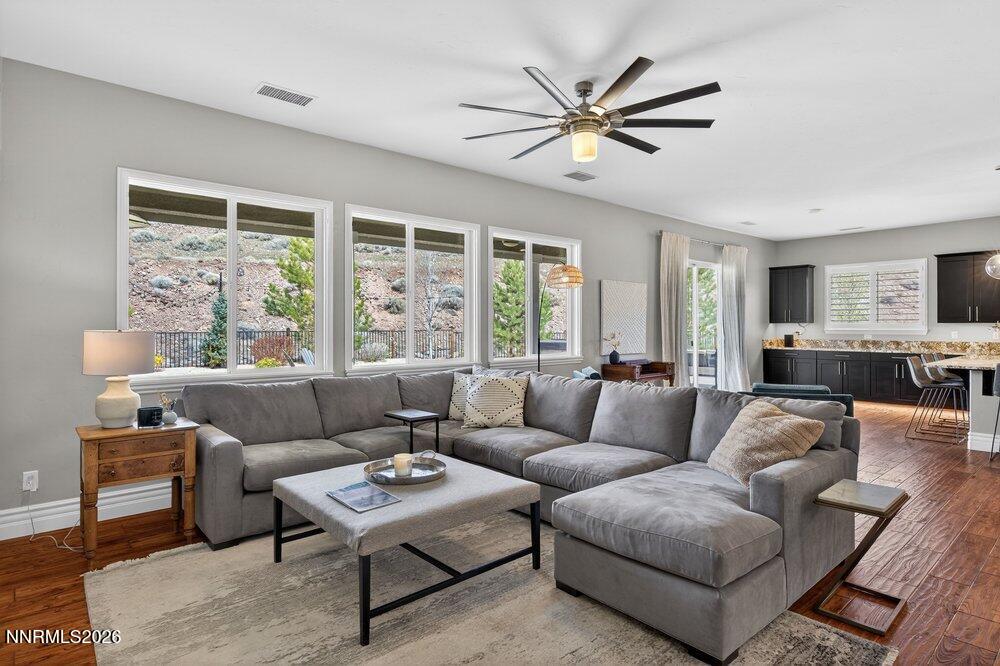 Sparks, Nevada, 89436, United States, 5 Bedrooms Bedrooms, ,3 BathroomsBathrooms,Residential,Active,2032079