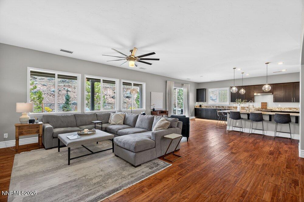 Sparks, Nevada, 89436, United States, 5 Bedrooms Bedrooms, ,3 BathroomsBathrooms,Residential,Active,2032079