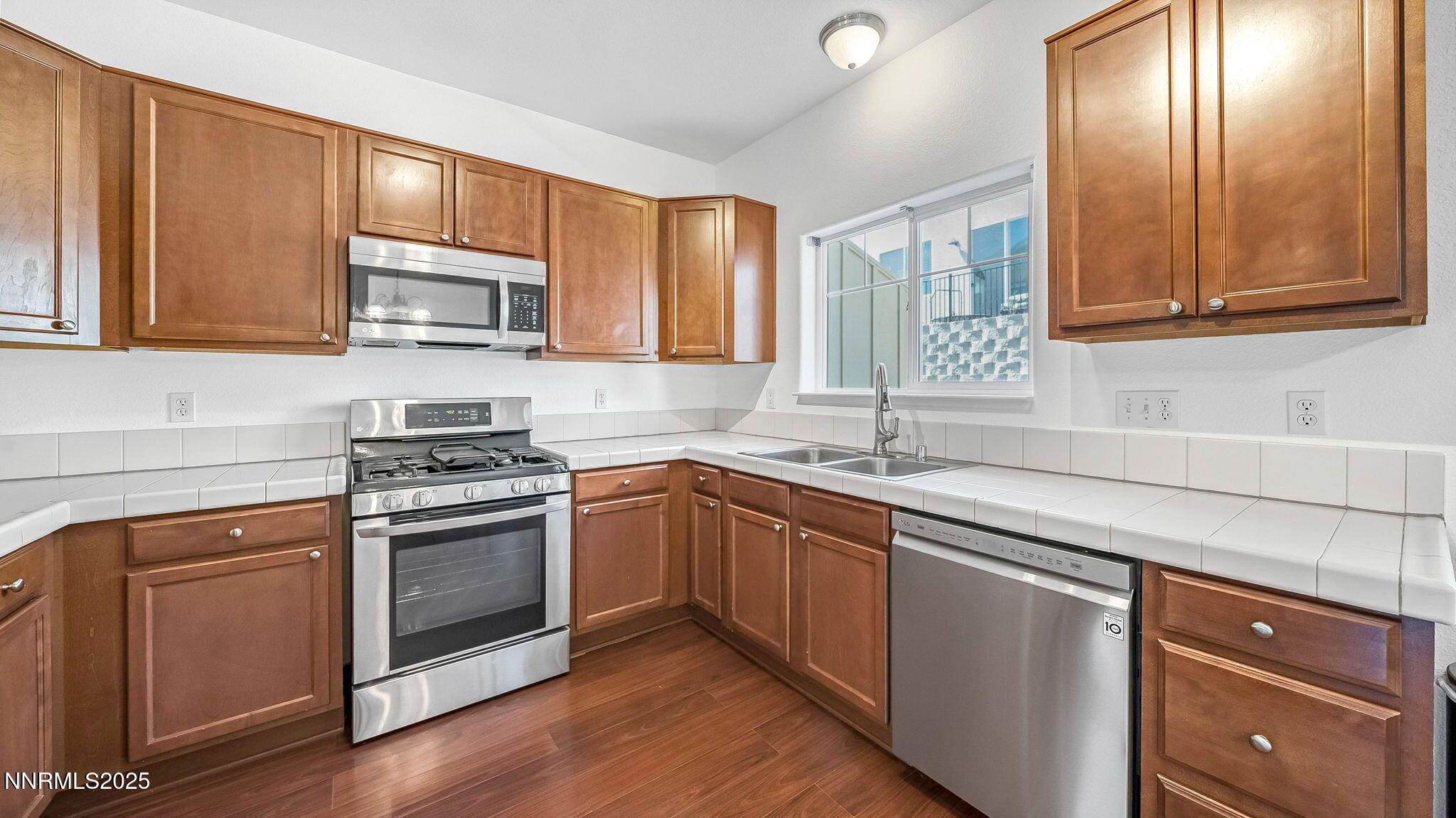 25-DSC06113_4_5_7-Edit