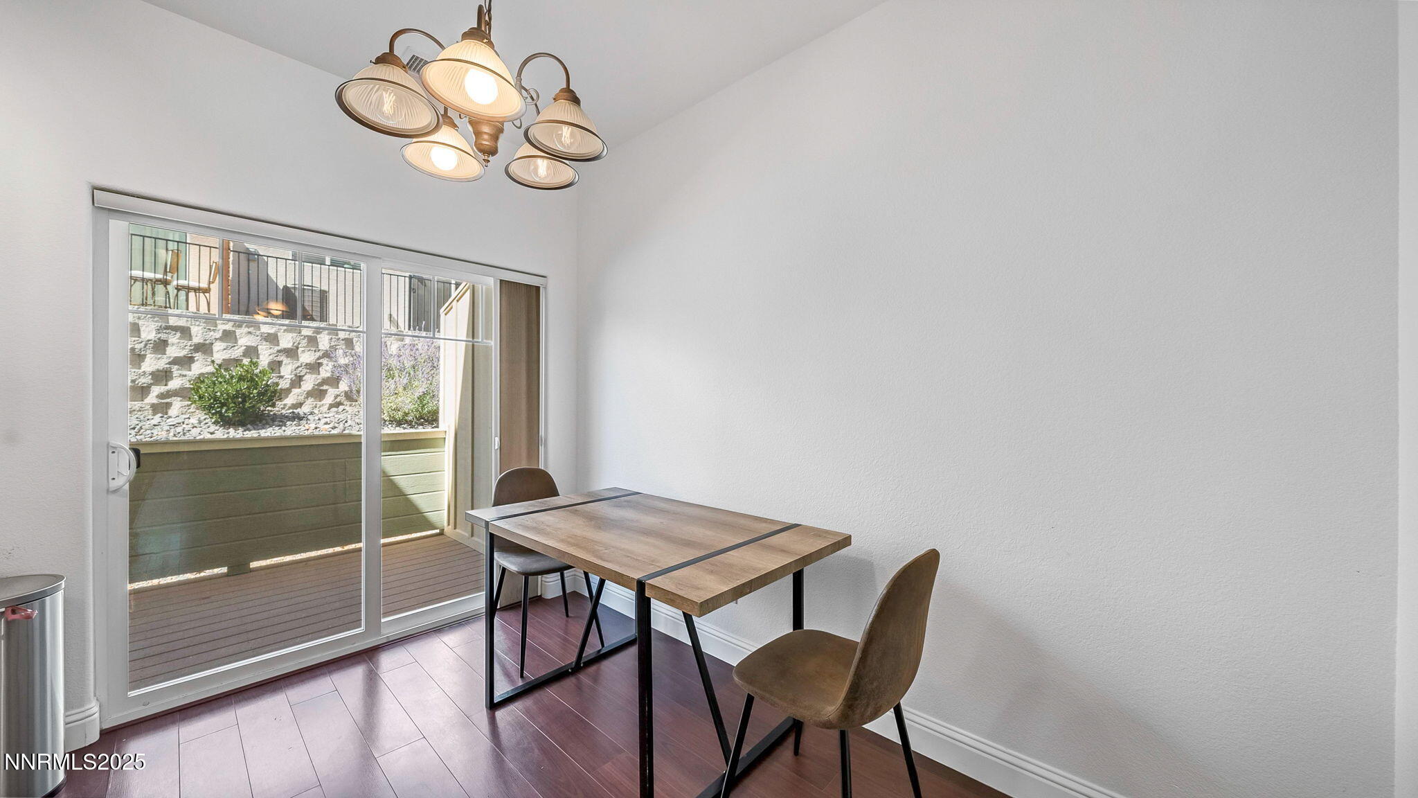 22-DSC06093_4_5_7-Edit