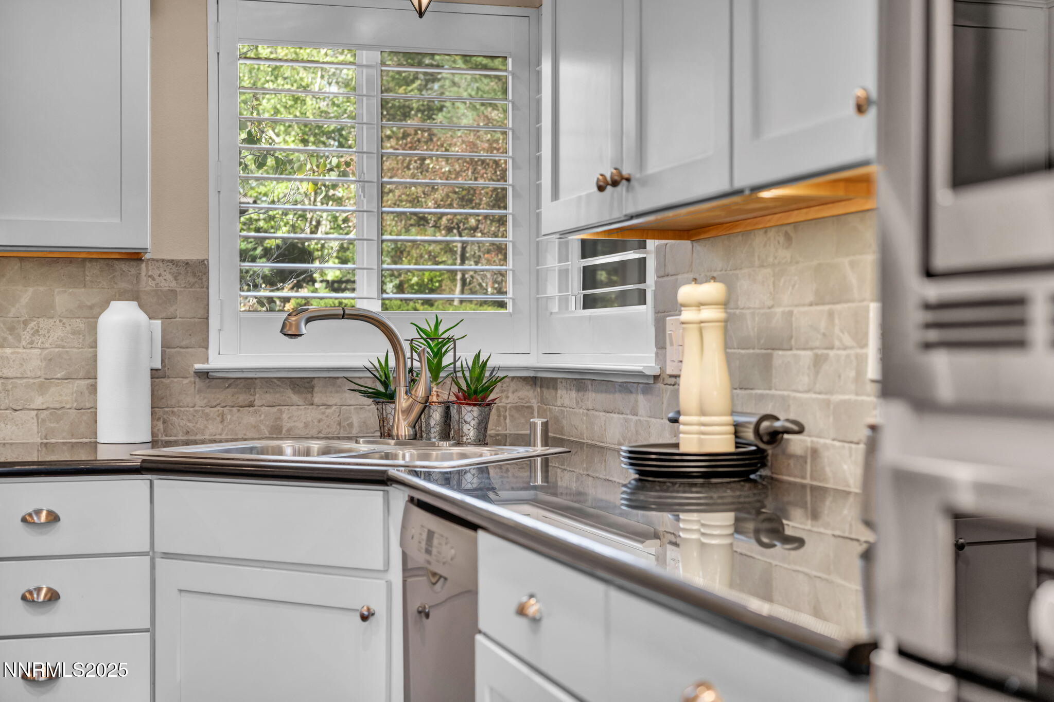 115-web-or-mls-2360-pioneer-dr