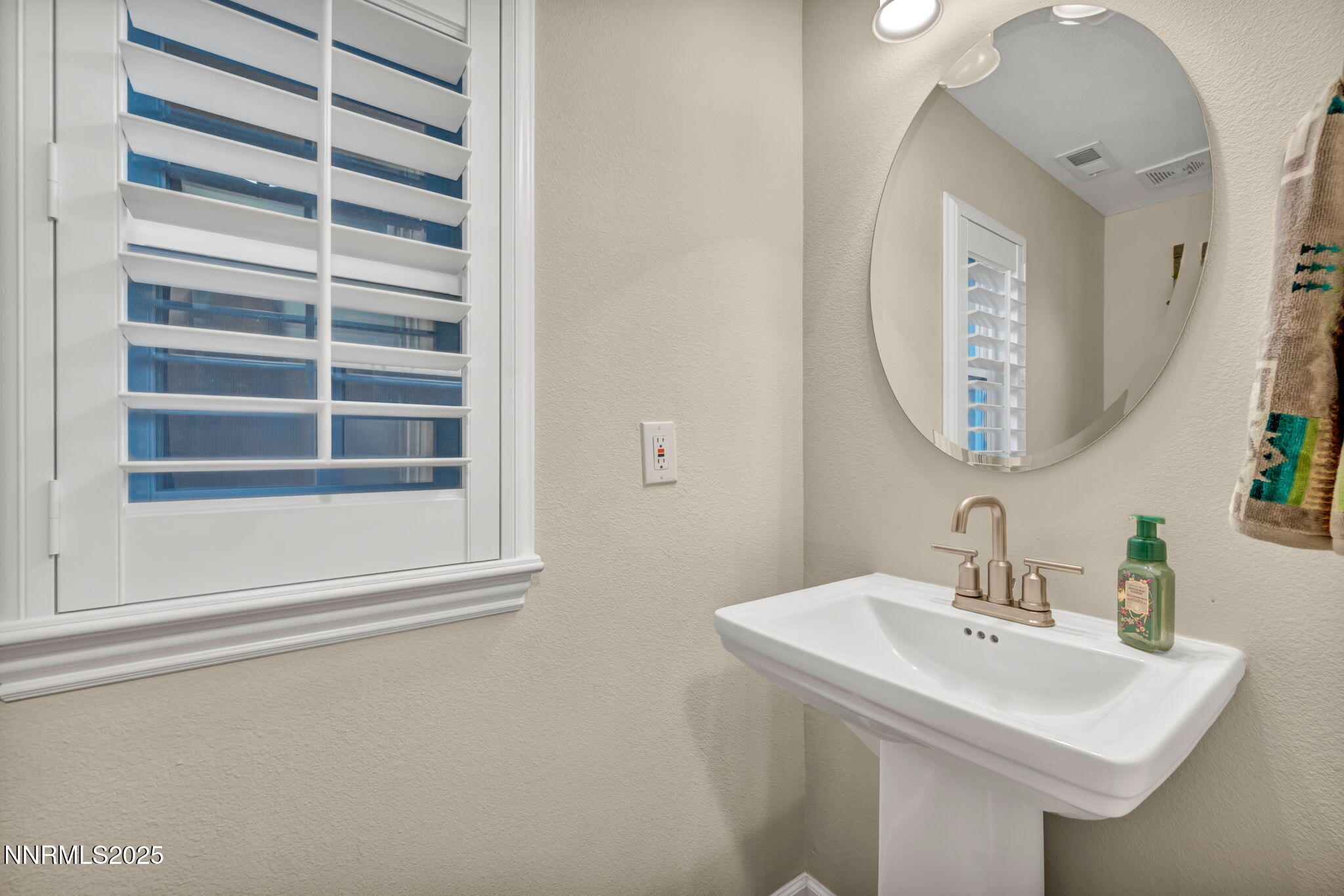 74-web-or-mls-2360-pioneer-dr