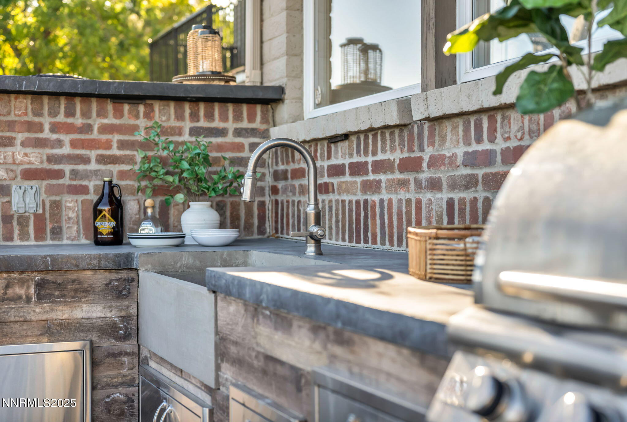 48-web-or-mls-2360-pioneer-dr