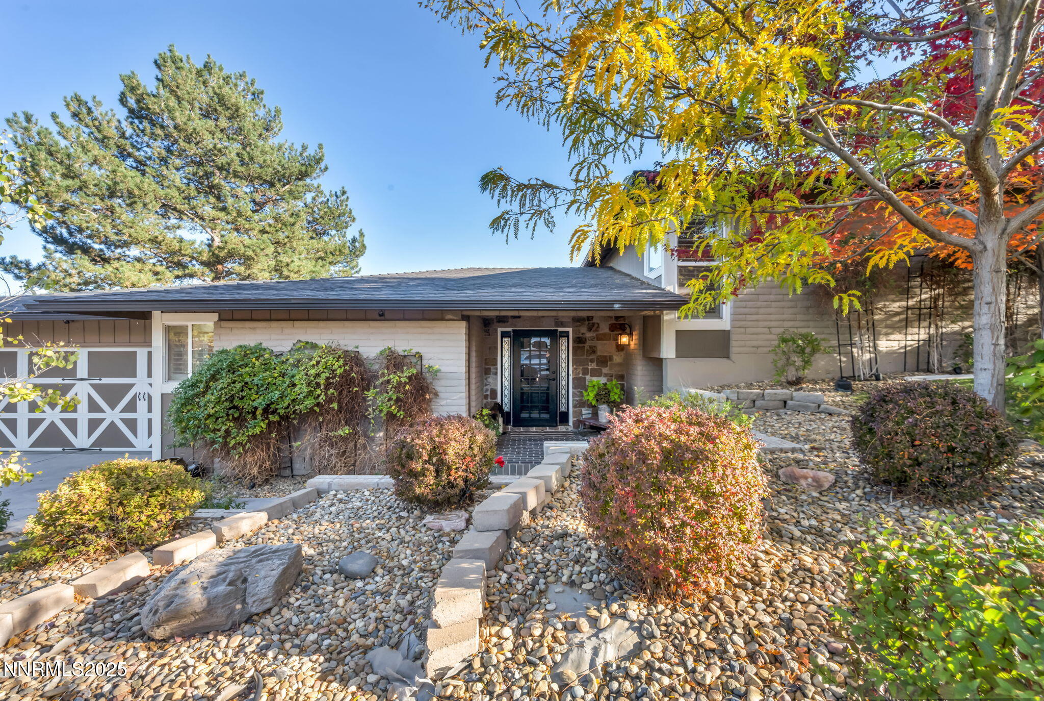 24-web-or-mls-2360-pioneer-dr