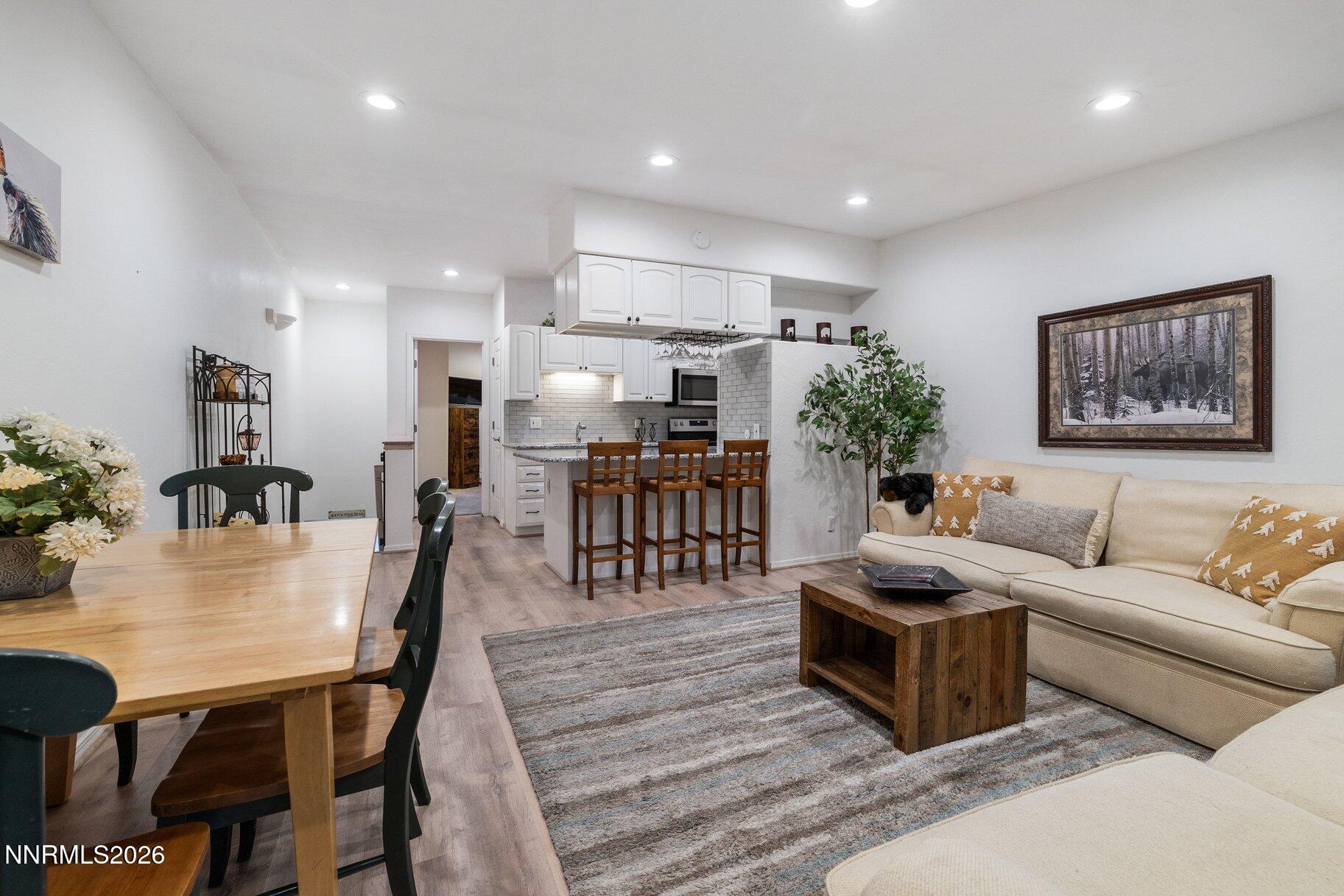 008_22-print-825_southwood_blvd_18-23_57