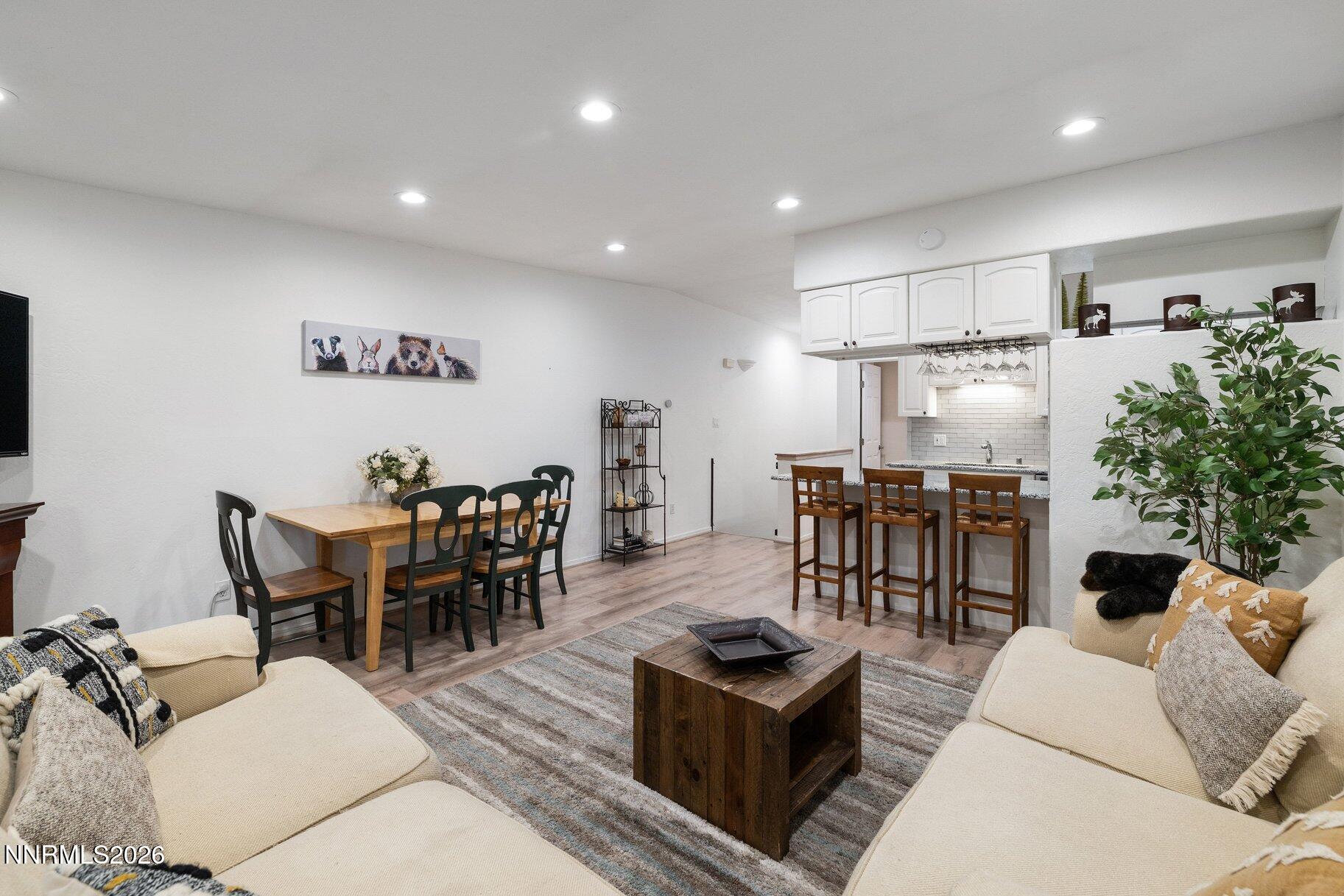 010_24-print-825_southwood_blvd_18-25_71