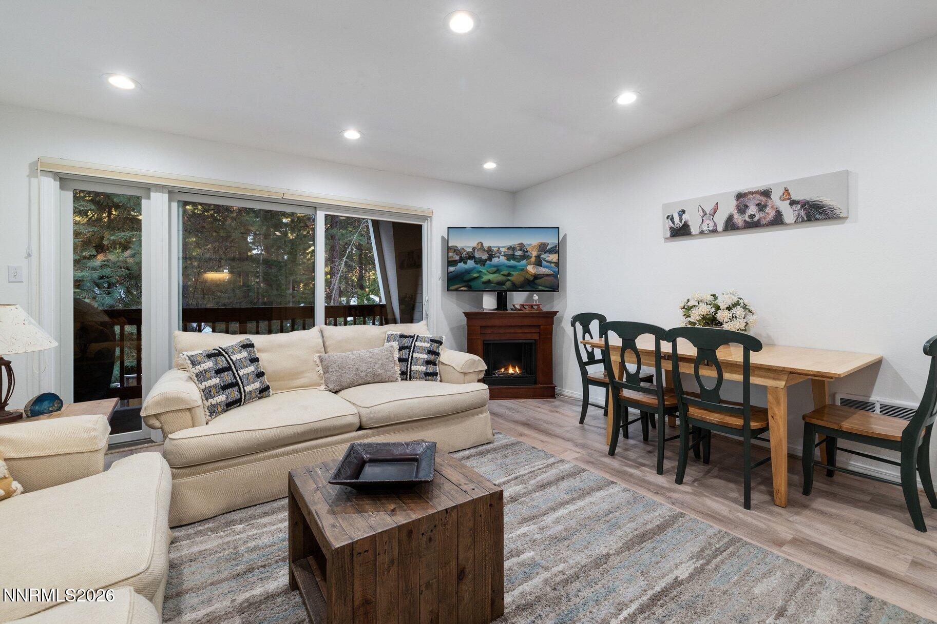 009_23-print-825_southwood_blvd_18-24_73