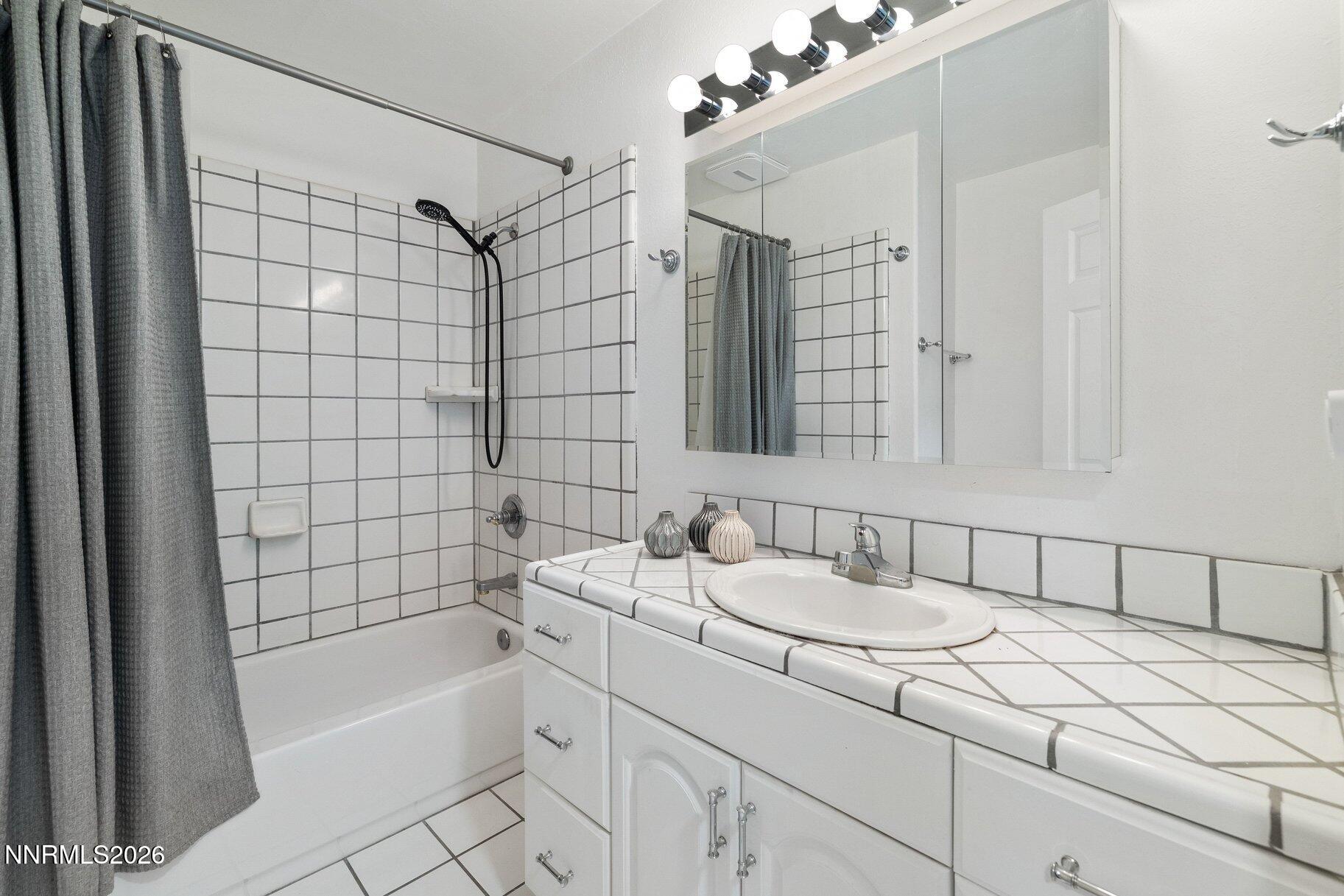 016_27-print-825_southwood_blvd_18-28_42