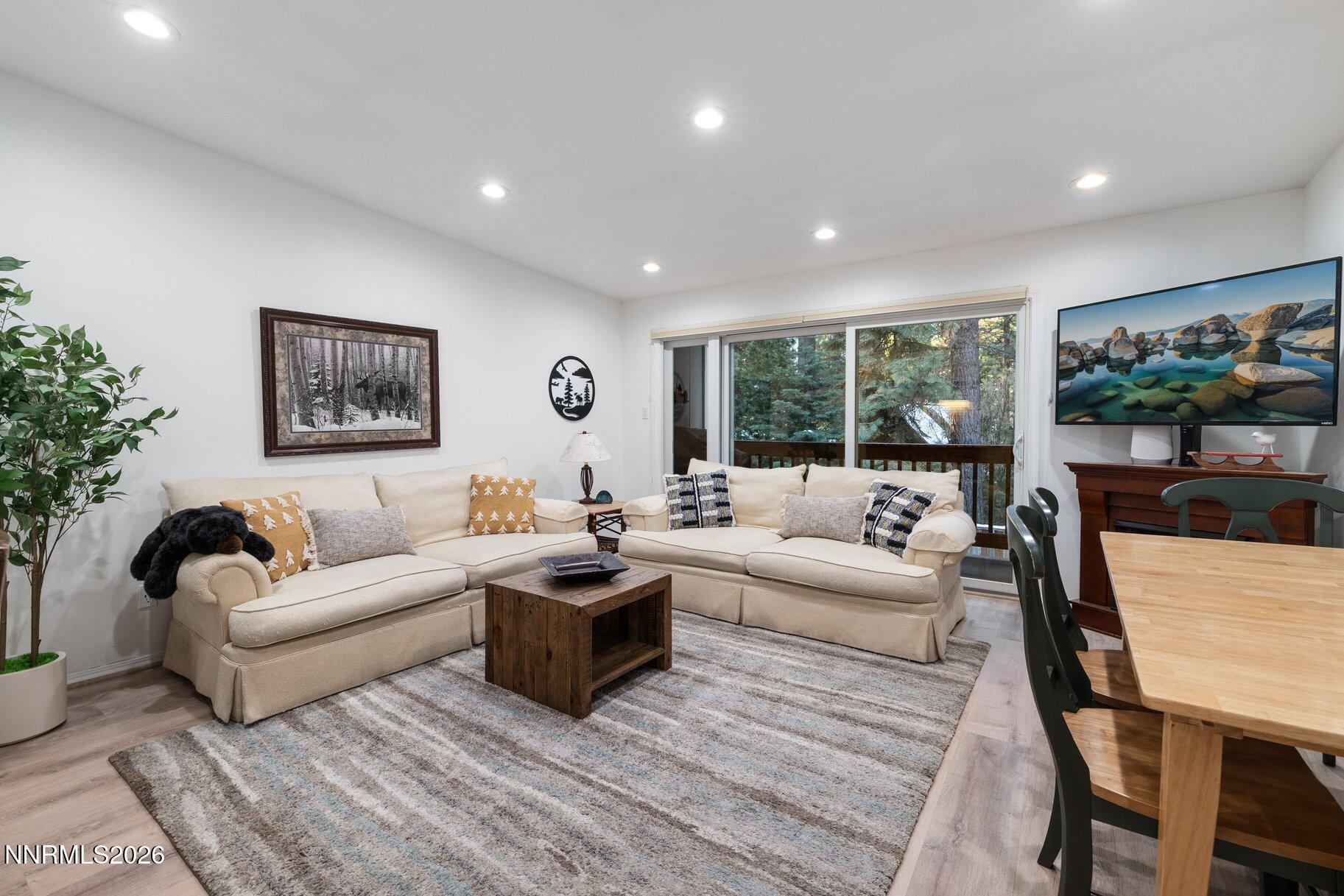 007_20-print-825_southwood_blvd_18-21_79