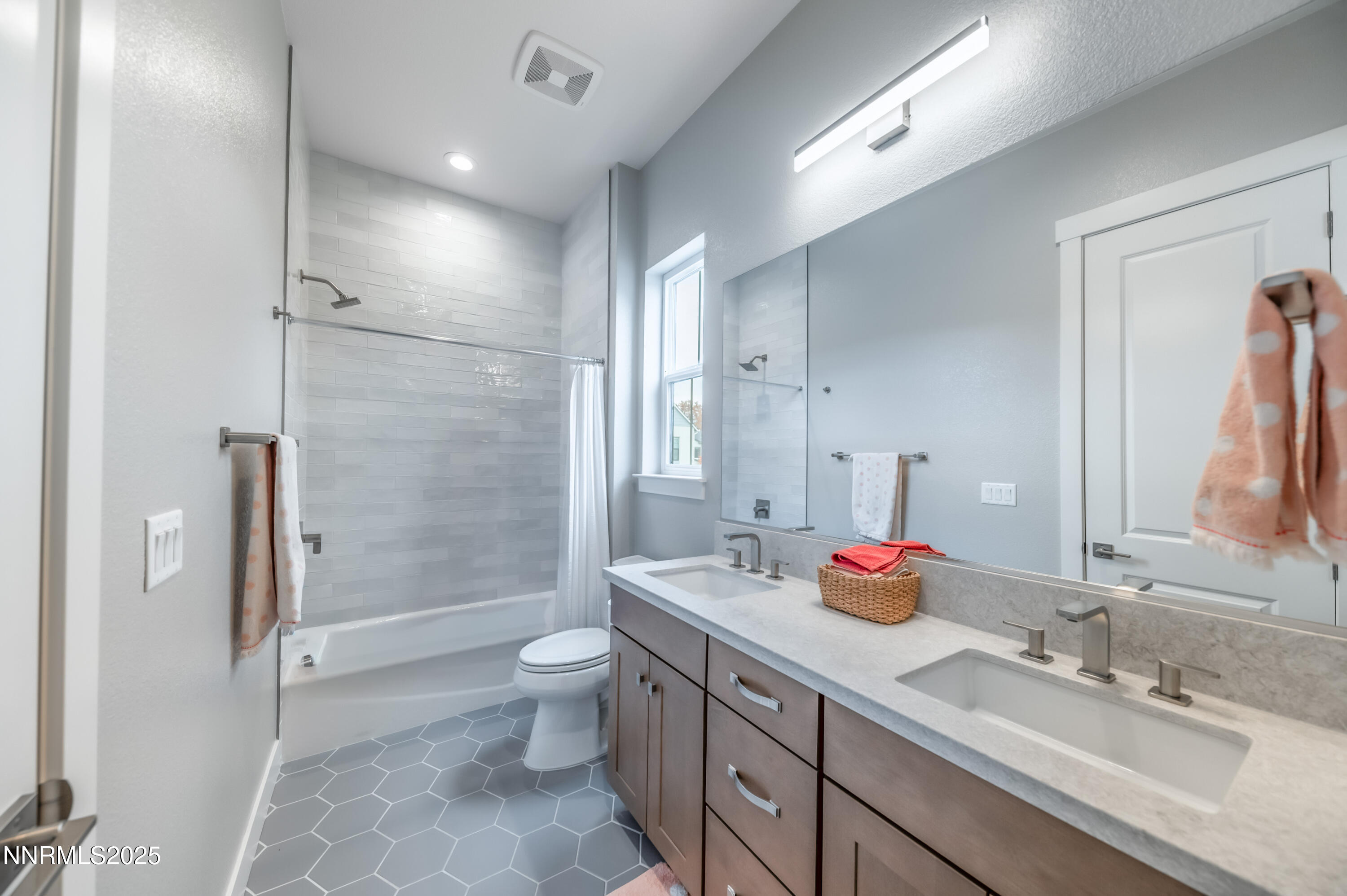 Reno, Nevada, 89511, United States, 5 Bedrooms Bedrooms, ,5 BathroomsBathrooms,Residential,Active,1992288