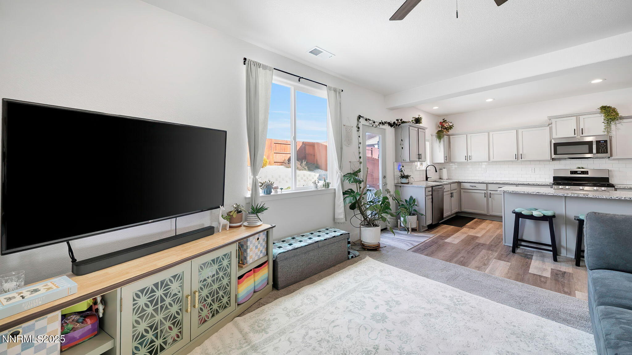 9-DSC00868_69_70_72-Edit