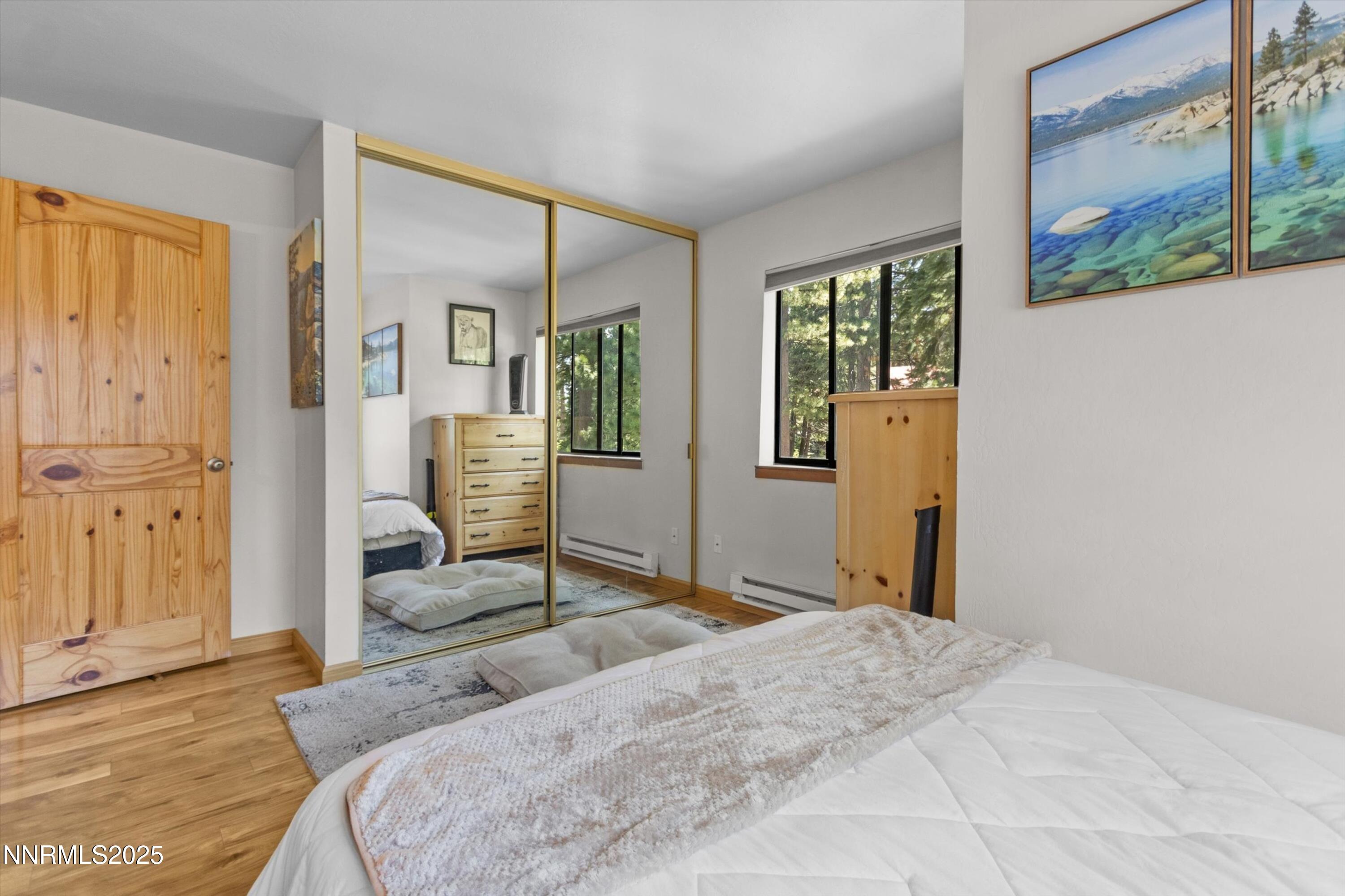 010_16-bedroom_1_895