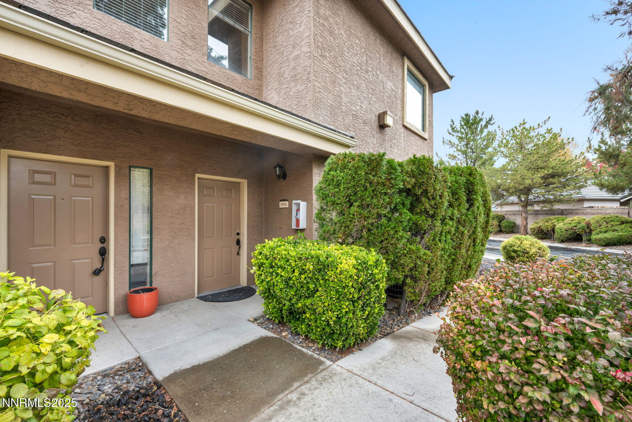 105-web-or-mls-900-s-meadows-pkwy-1914