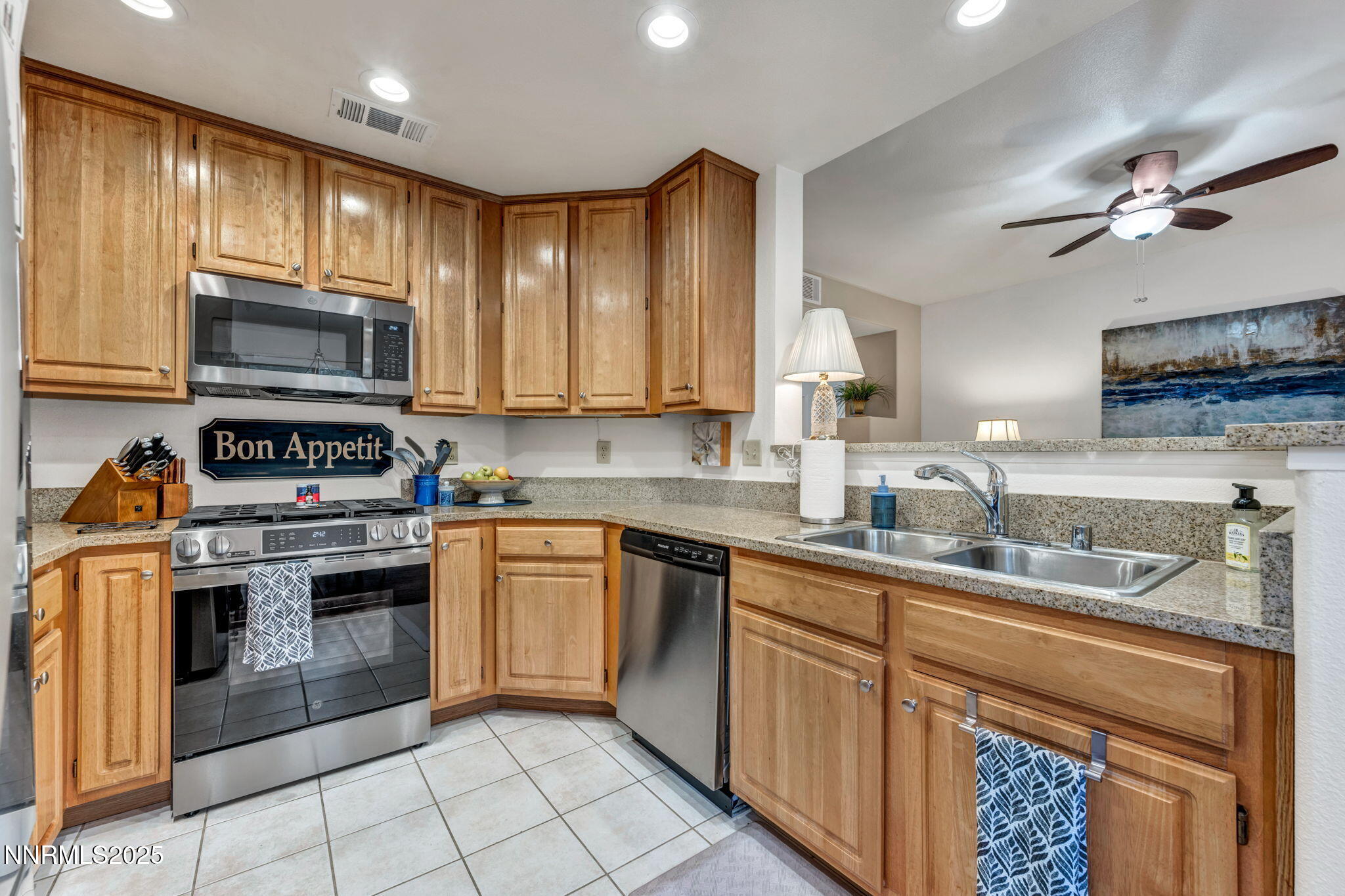 10-web-or-mls-900-s-meadows-pkwy-1914