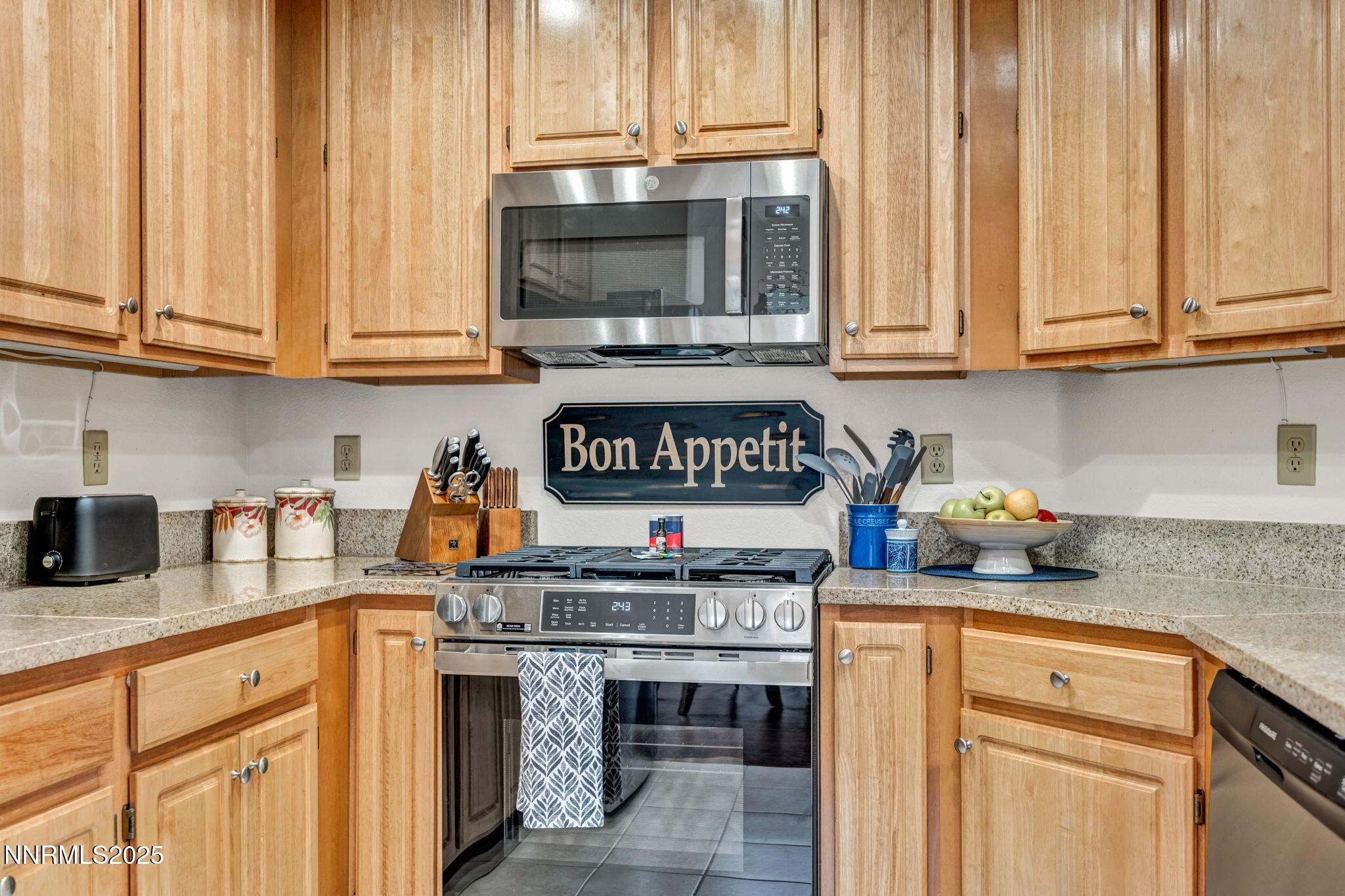 12-web-or-mls-900-s-meadows-pkwy-1914