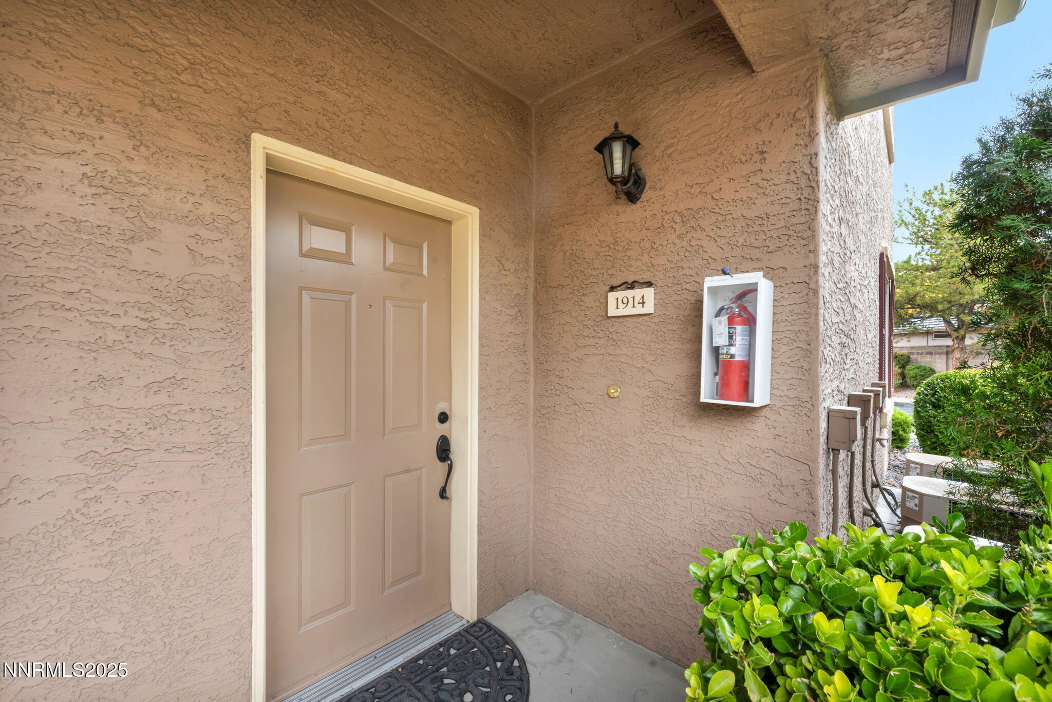 93-web-or-mls-900-s-meadows-pkwy-1914