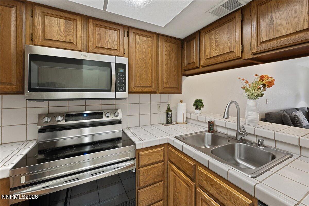 3095 Lakeside Drive # 103