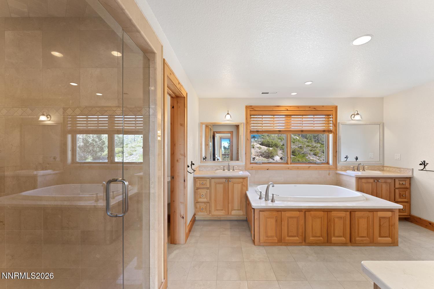 38 prim bath
