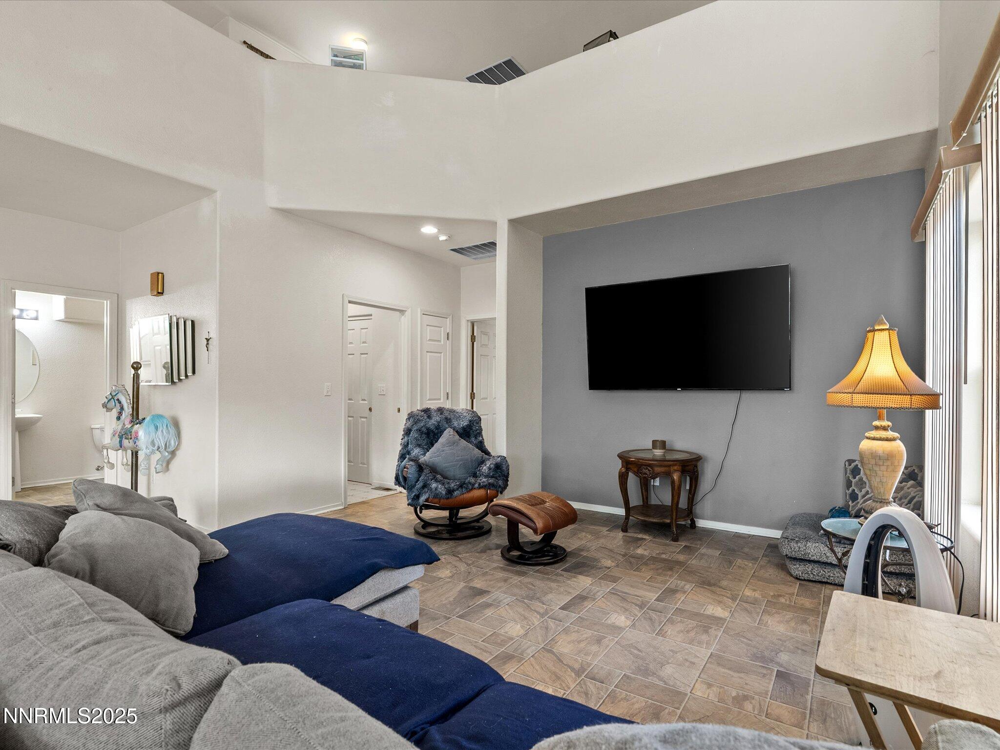 25-231 Poppy Hills Dr-124