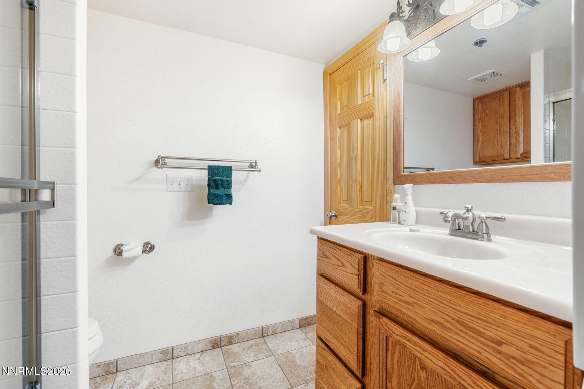 hall bath 2