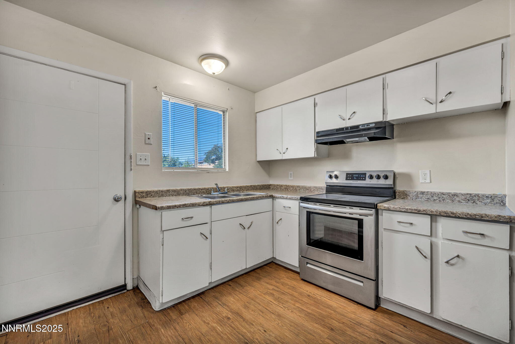 16-web-or-mls-372-maine-st