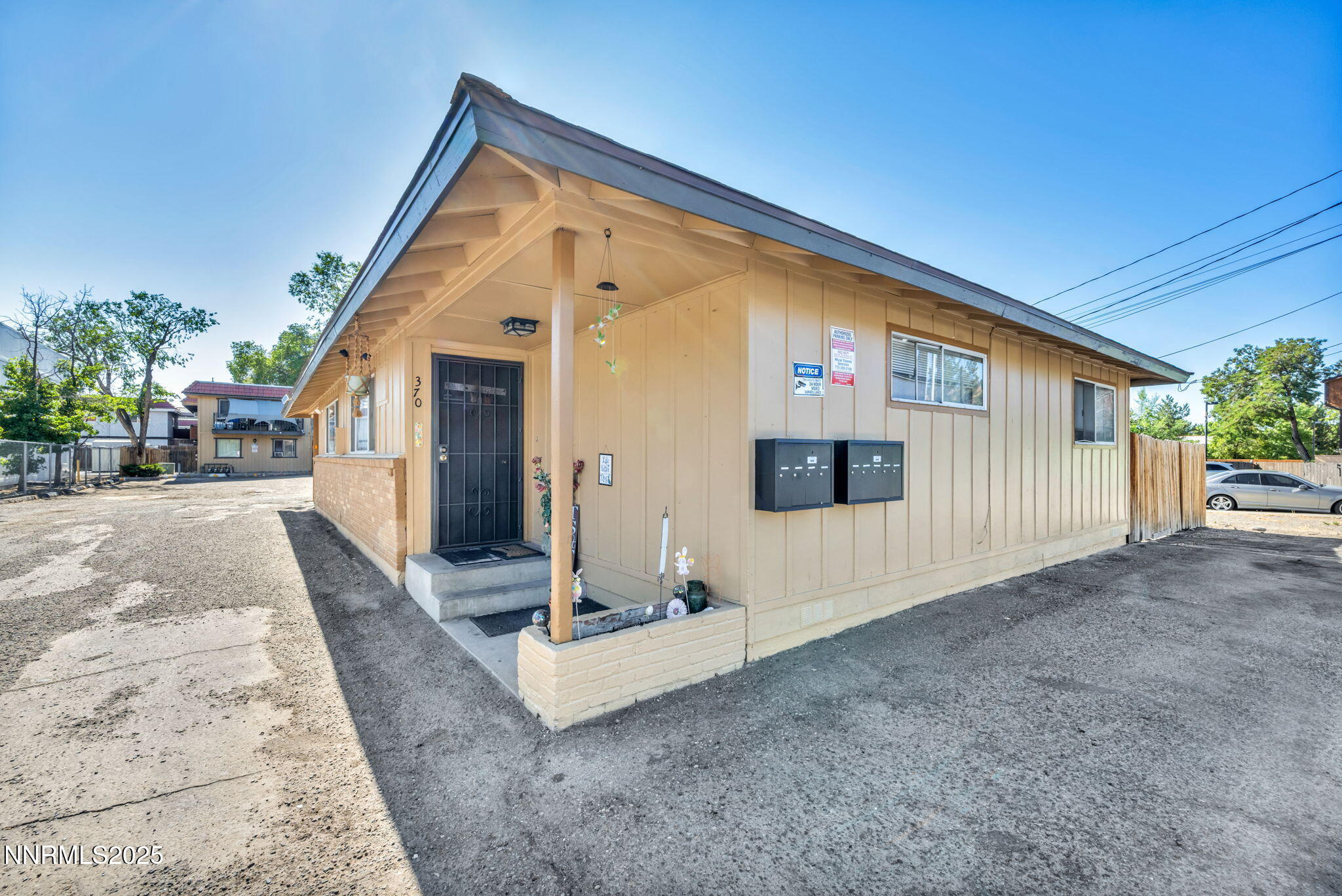 1-web-or-mls-372-maine-st