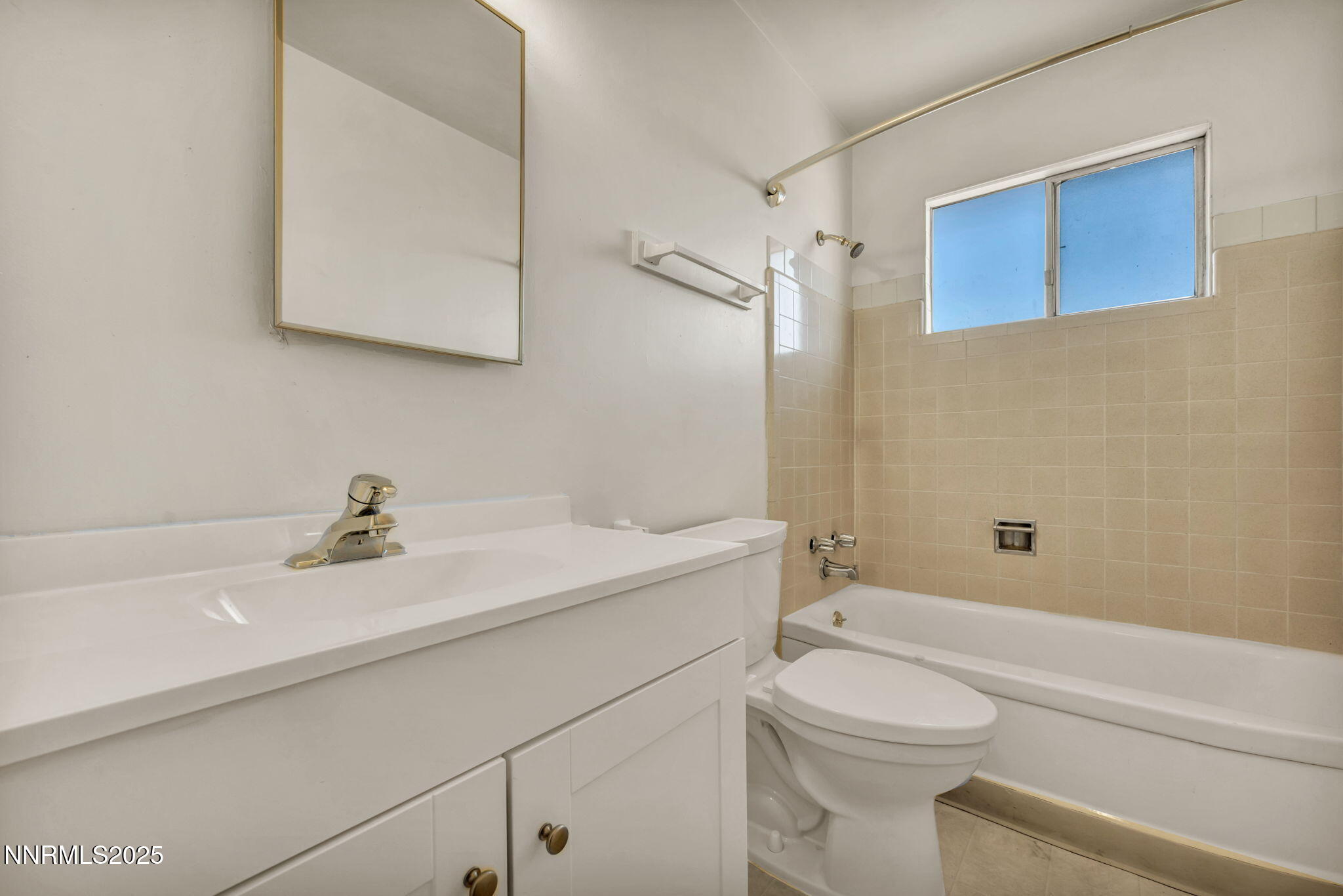 21-web-or-mls-372-maine-st