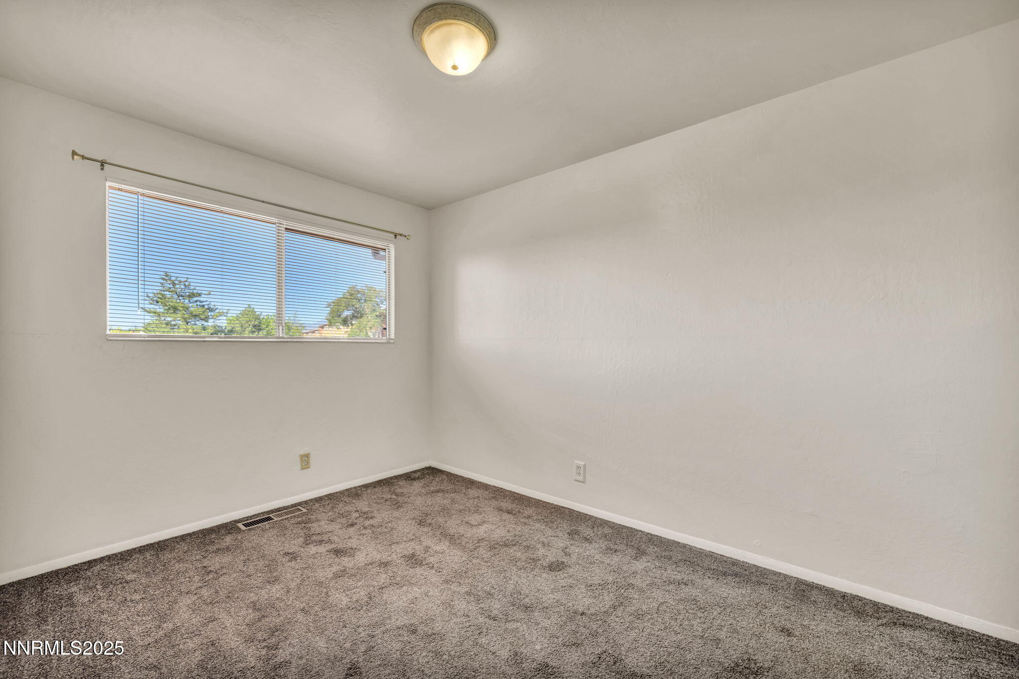 22-web-or-mls-372-maine-st