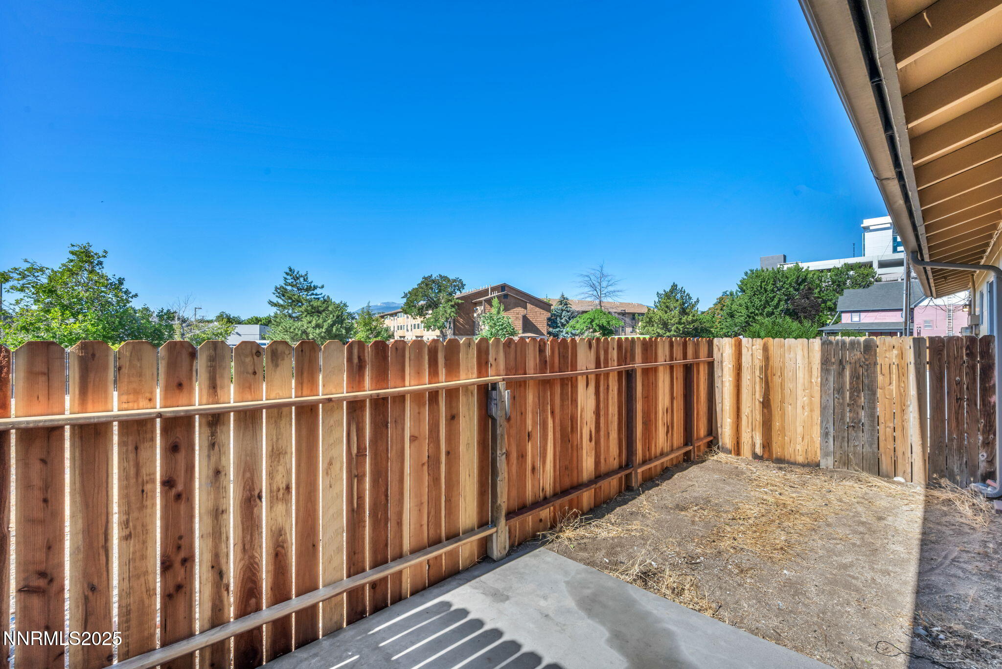 8-web-or-mls-372-maine-st