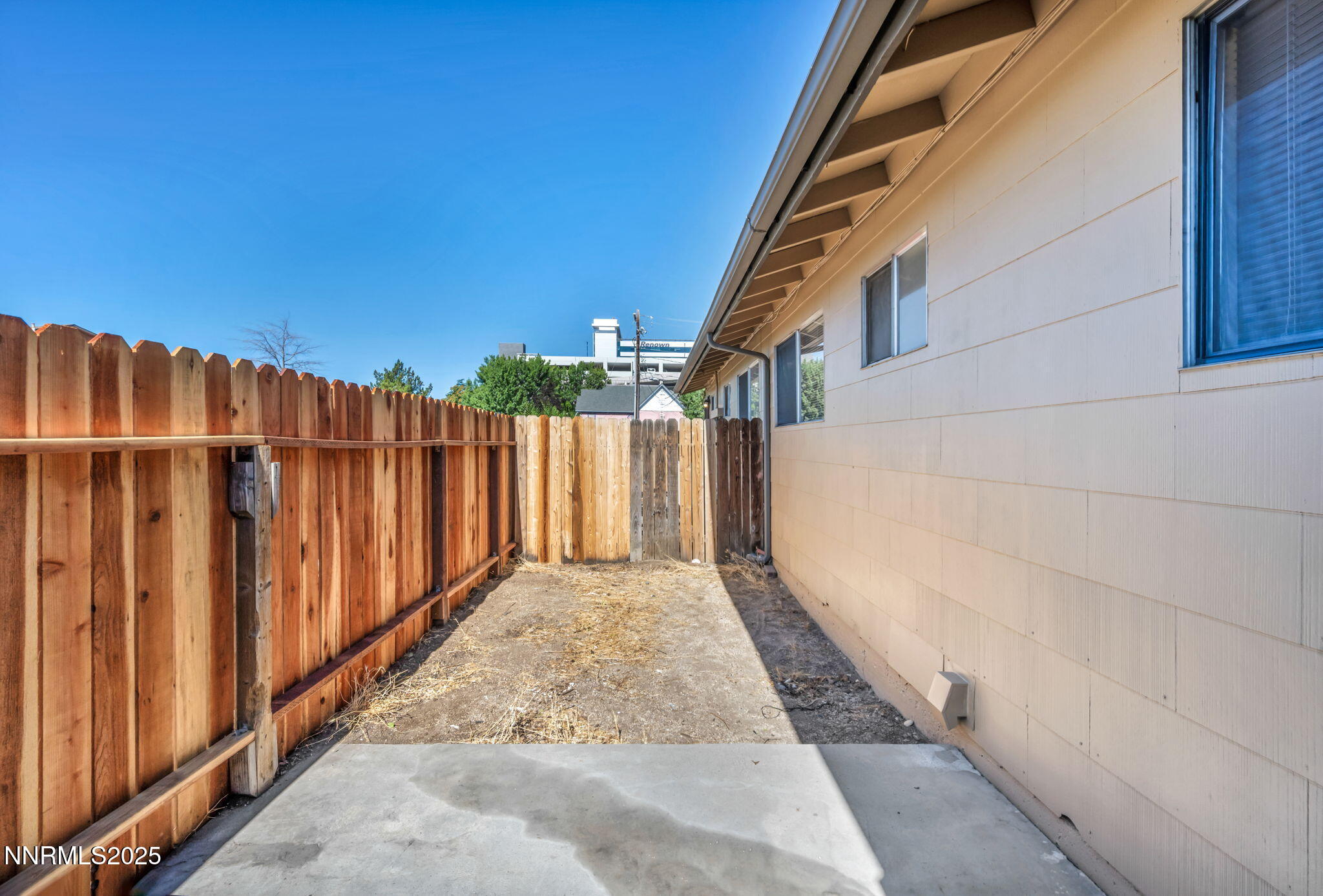 9-web-or-mls-372-maine-st